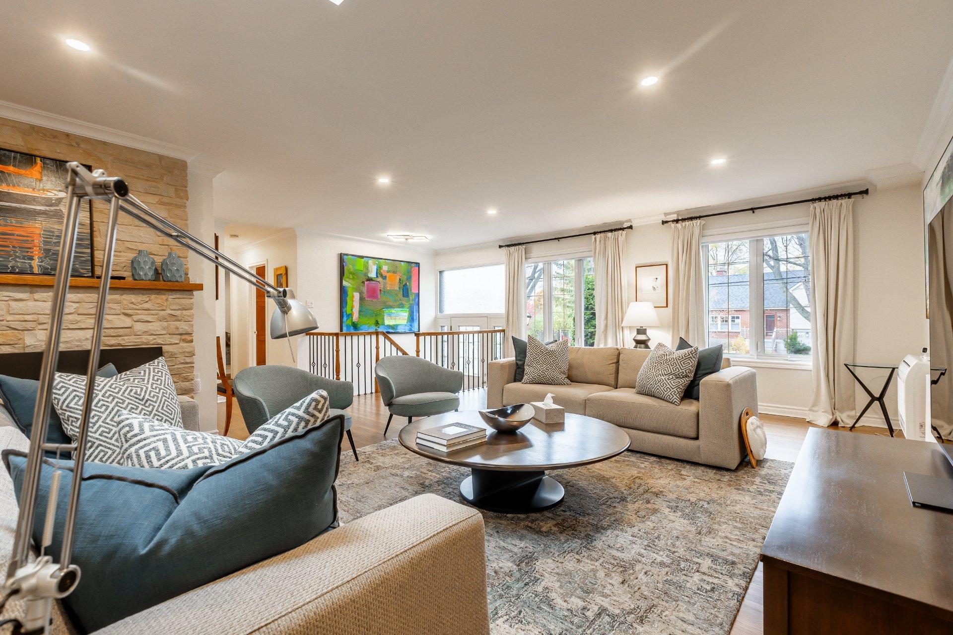 









43


Av. Bayview

,
Pointe-Claire,




QC
H9S5C1

