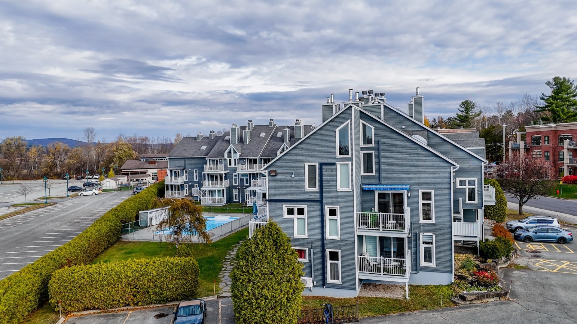 









385


Rue du Moulin

, 20,
Magog,




QC
J1X4A1

