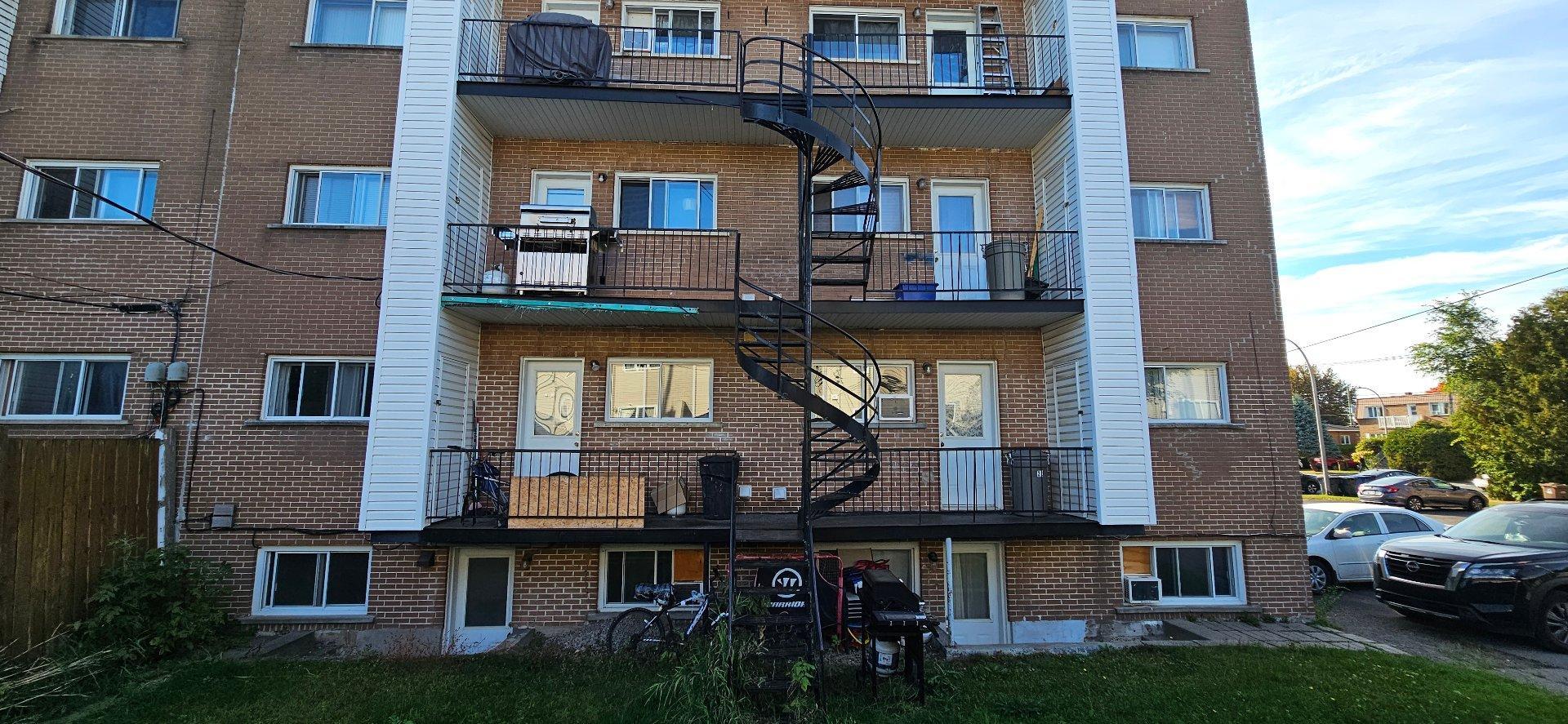 









2040


Rue des Patriotes

,
Laval (Sainte-Rose),




QC
H7L2N8

