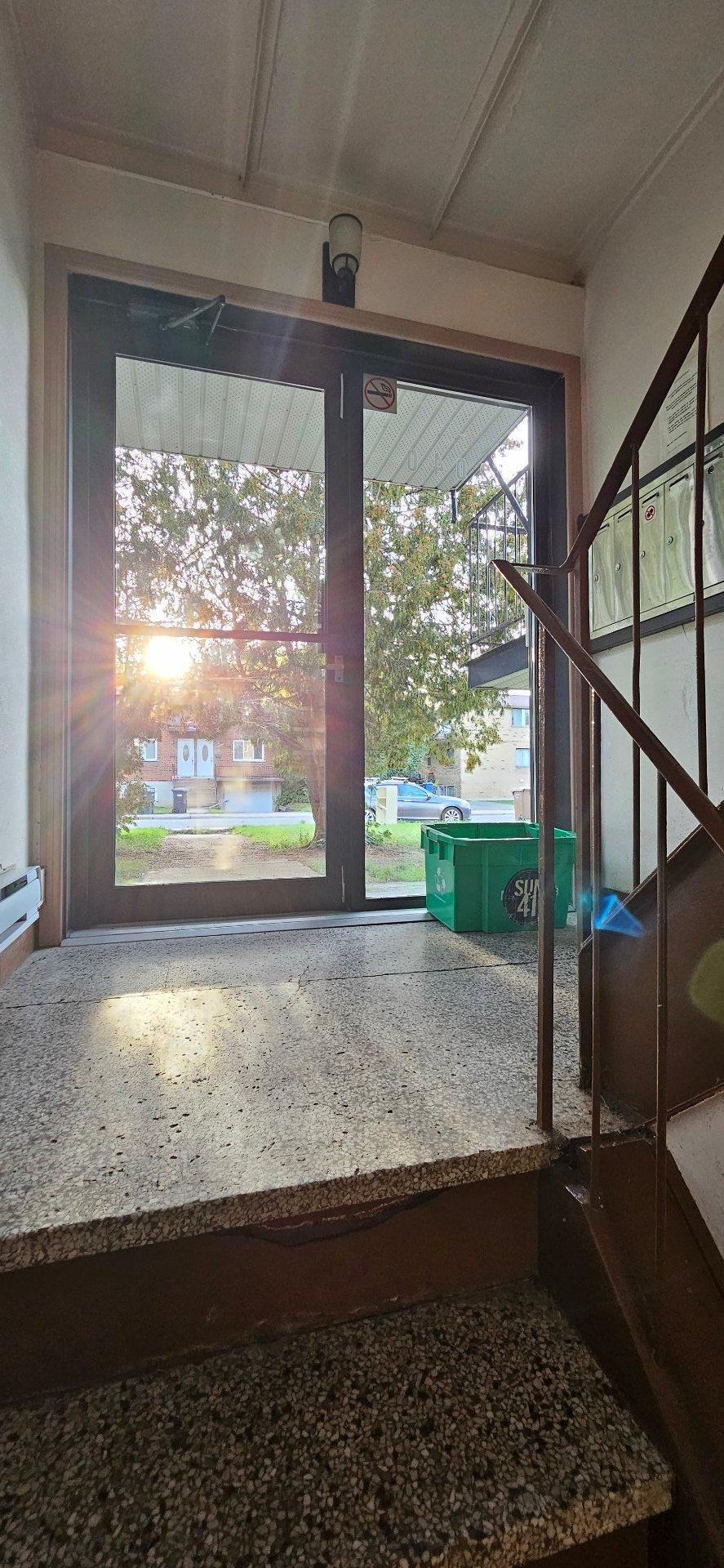 









2040


Rue des Patriotes

,
Laval (Sainte-Rose),




QC
H7L2N8

