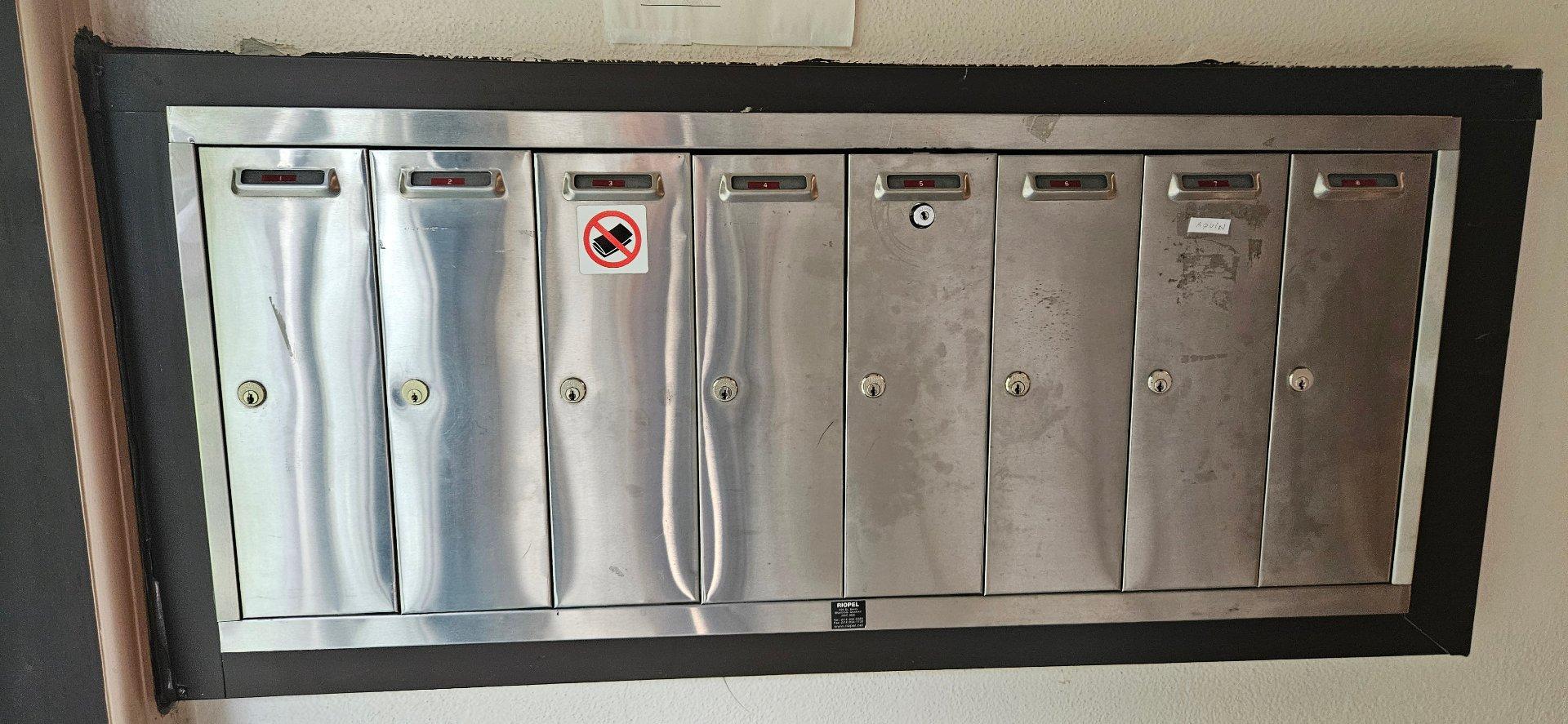 









2040


Rue des Patriotes

,
Laval (Sainte-Rose),




QC
H7L2N8

