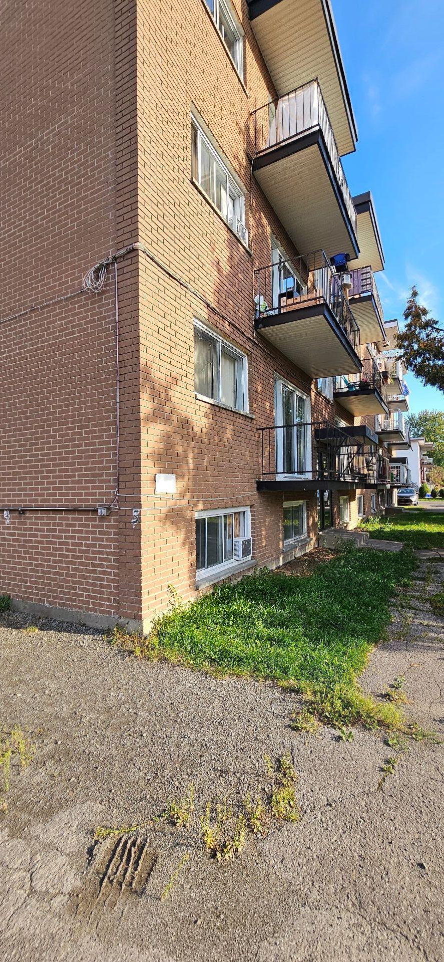 









2040


Rue des Patriotes

,
Laval (Sainte-Rose),




QC
H7L2N8

