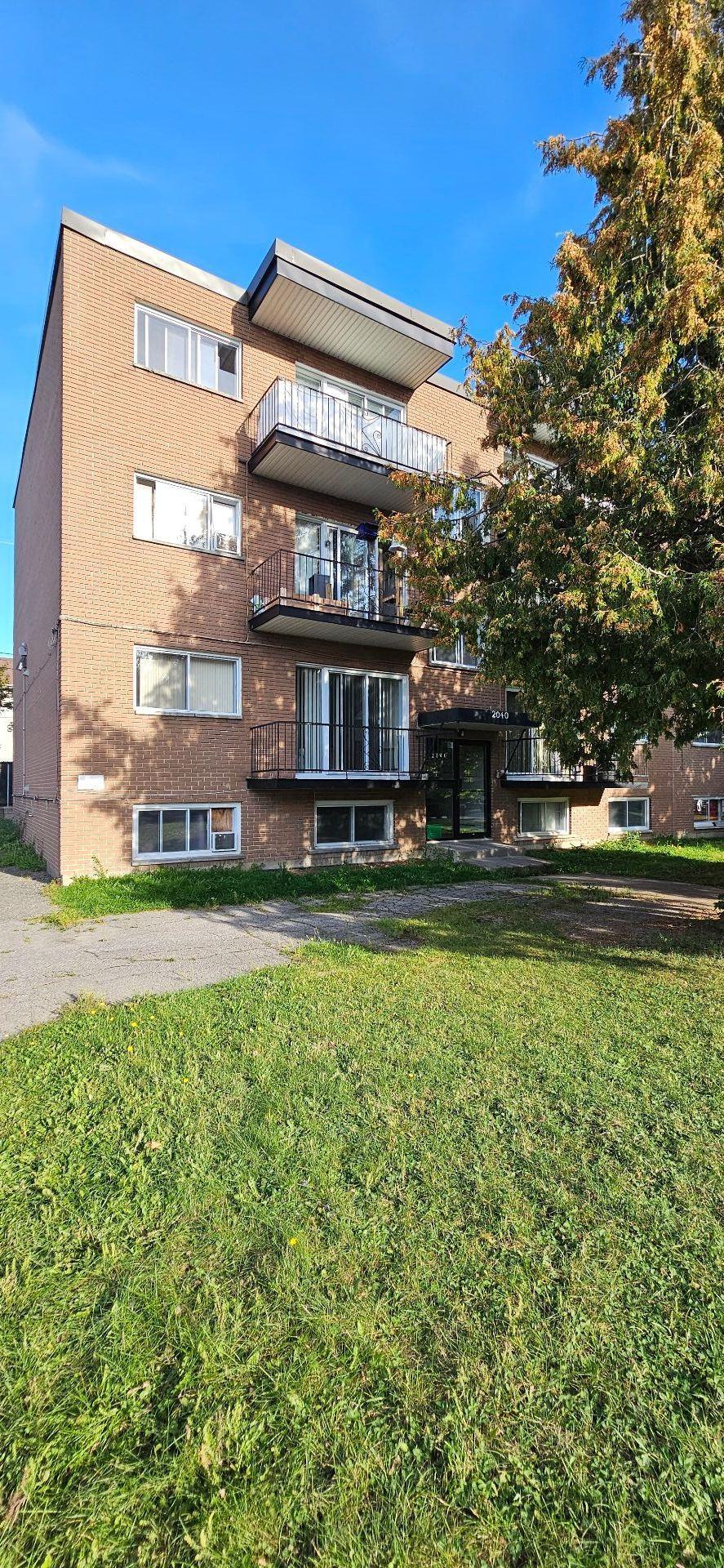 









2040


Rue des Patriotes

,
Laval (Sainte-Rose),




QC
H7L2N8

