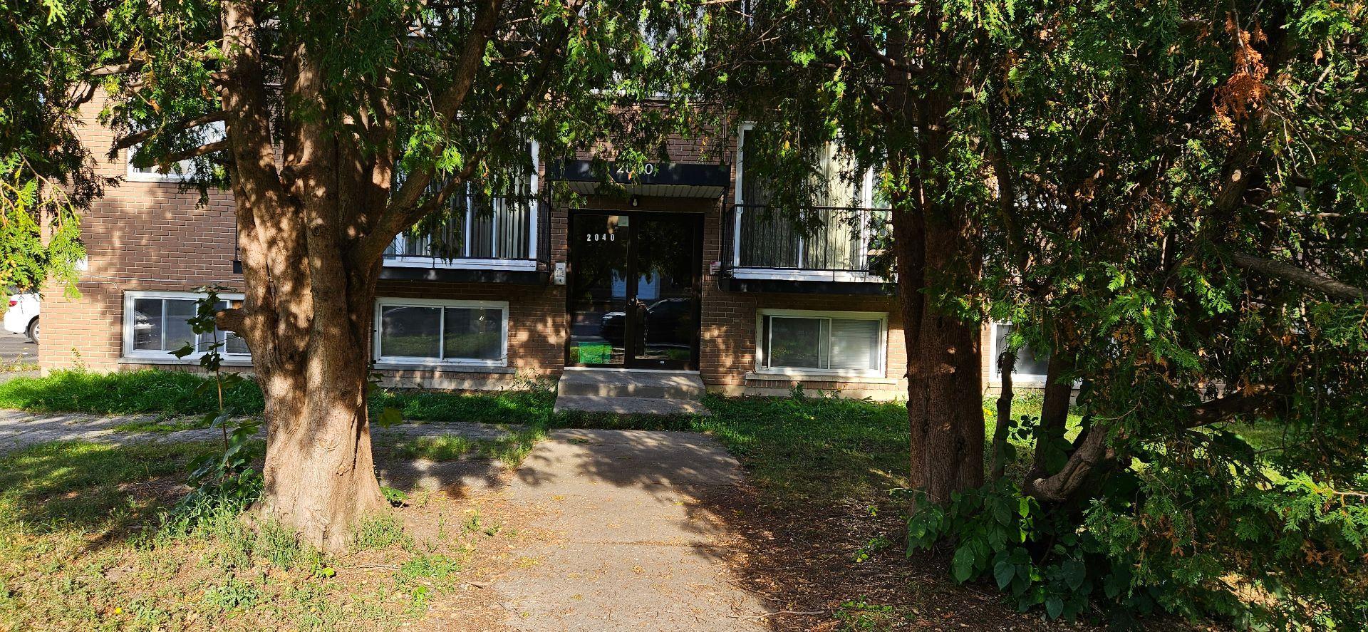 









2040


Rue des Patriotes

,
Laval (Sainte-Rose),




QC
H7L2N8

