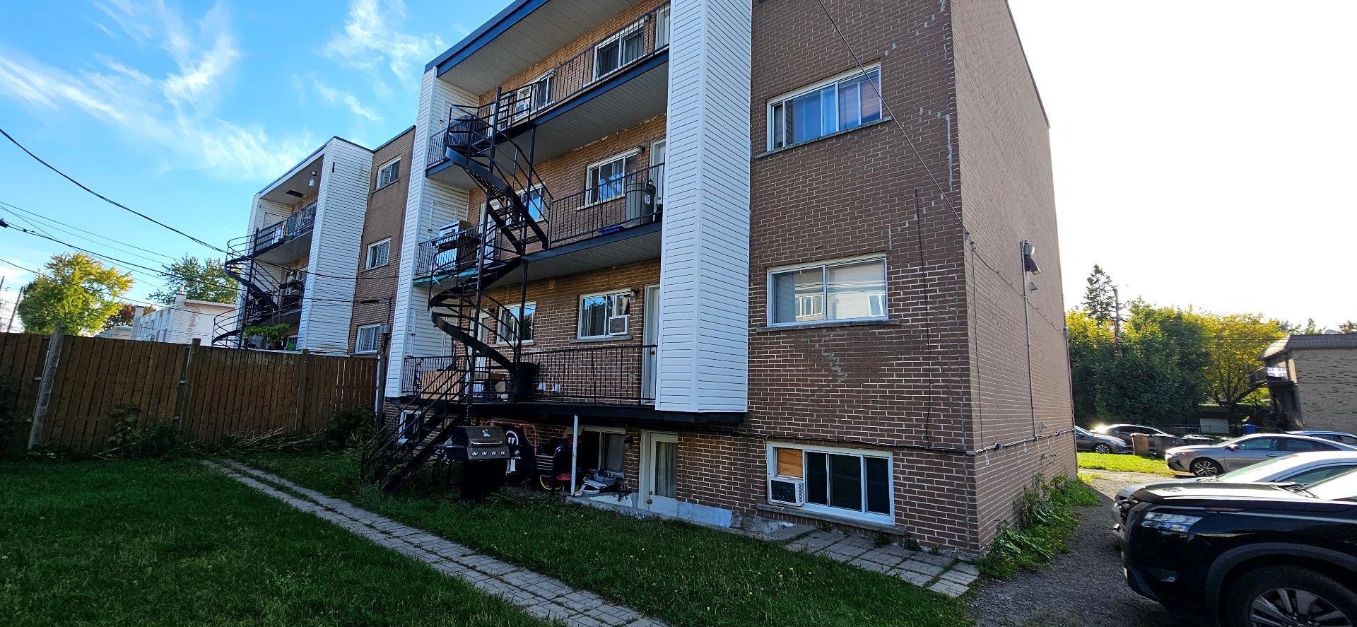 









2040


Rue des Patriotes

,
Laval (Sainte-Rose),




QC
H7L2N8

