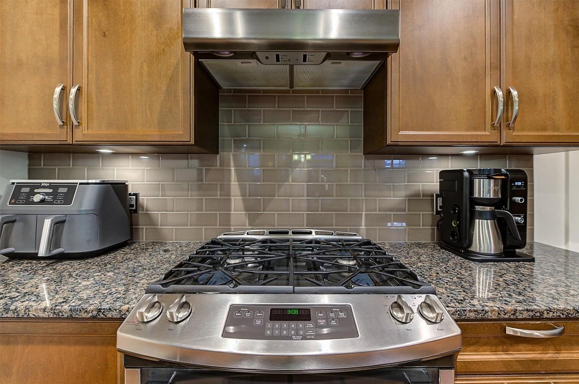 









1960


KLO

Road, 11,
Kelowna,




BC
V1W 5L2

