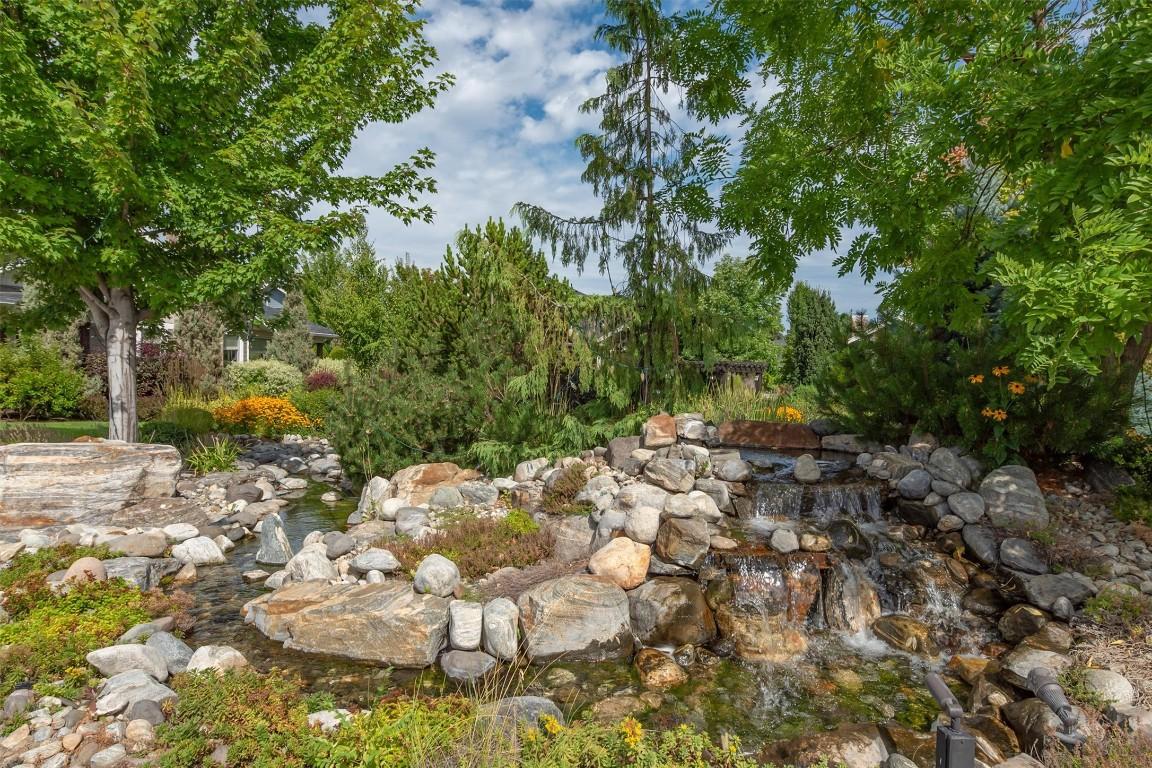 









1960


KLO

Road, 11,
Kelowna,




BC
V1W 5L2

