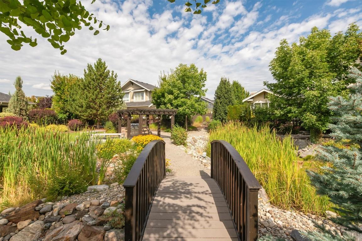 









1960


KLO

Road, 11,
Kelowna,




BC
V1W 5L2

