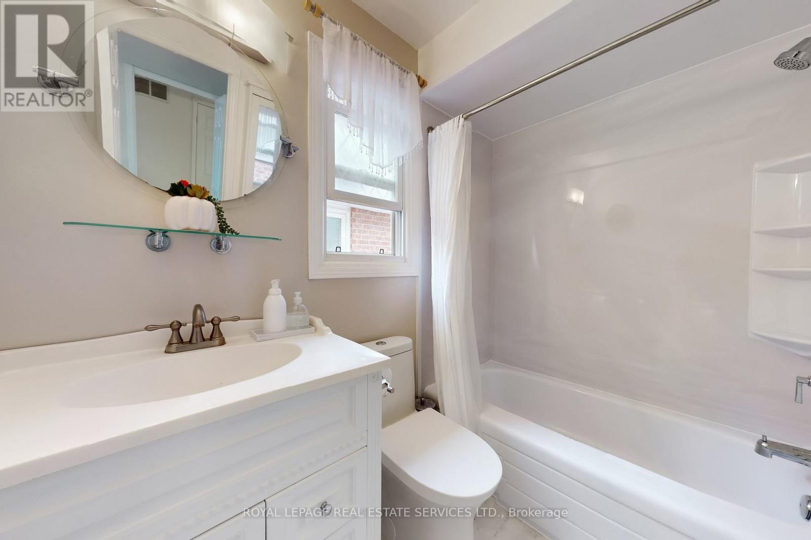 












47 HOOD CRESCENT

,
Brampton,




Ontario
L6Y4S7

