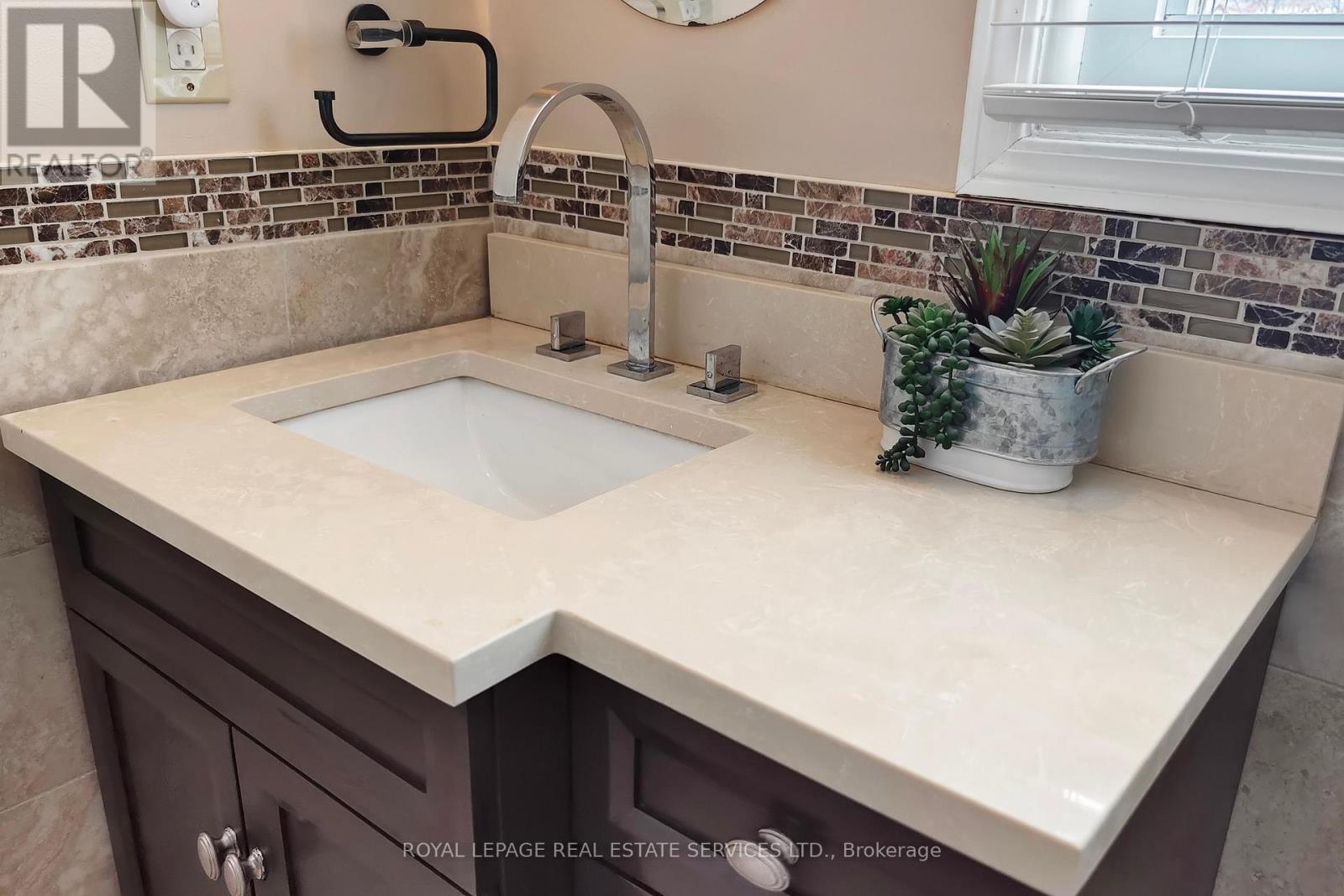 












47 HOOD CRESCENT

,
Brampton,




Ontario
L6Y4S7

