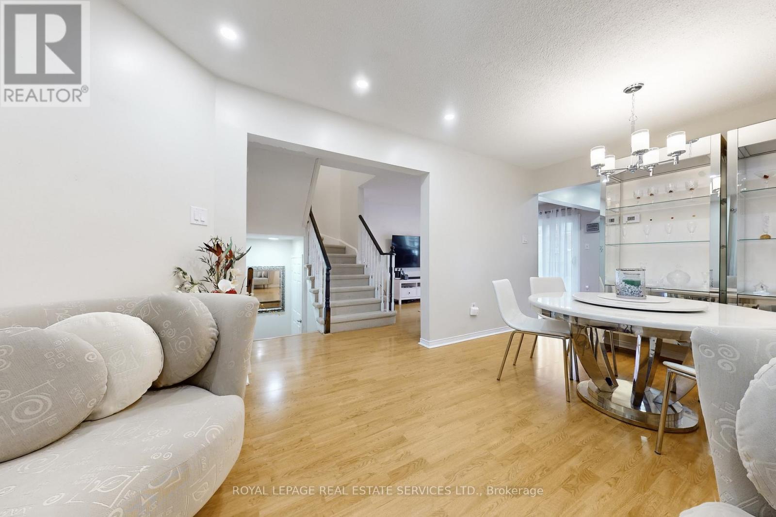 












47 HOOD CRESCENT

,
Brampton,




Ontario
L6Y4S7

