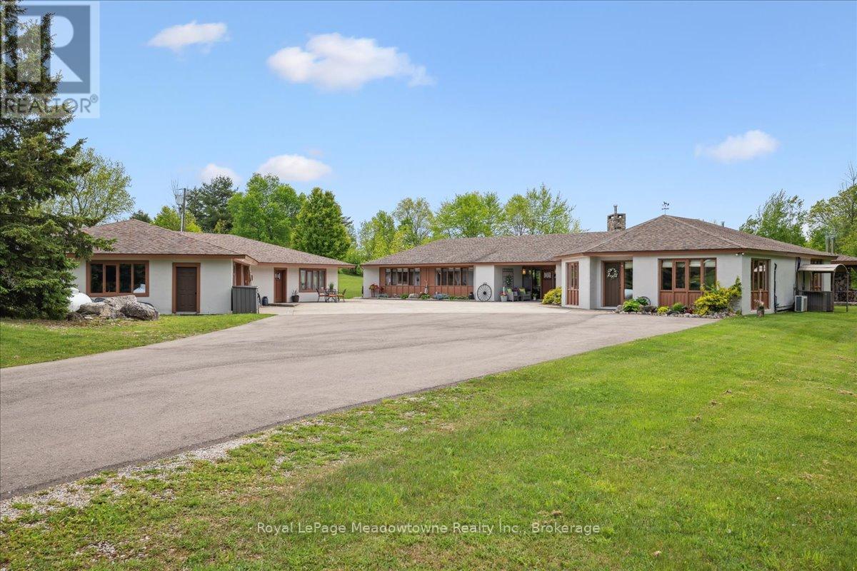 












10632 FIFTH LINE

,
Milton (NA Rural Nassagaweya),




Ontario
N0B2K0

