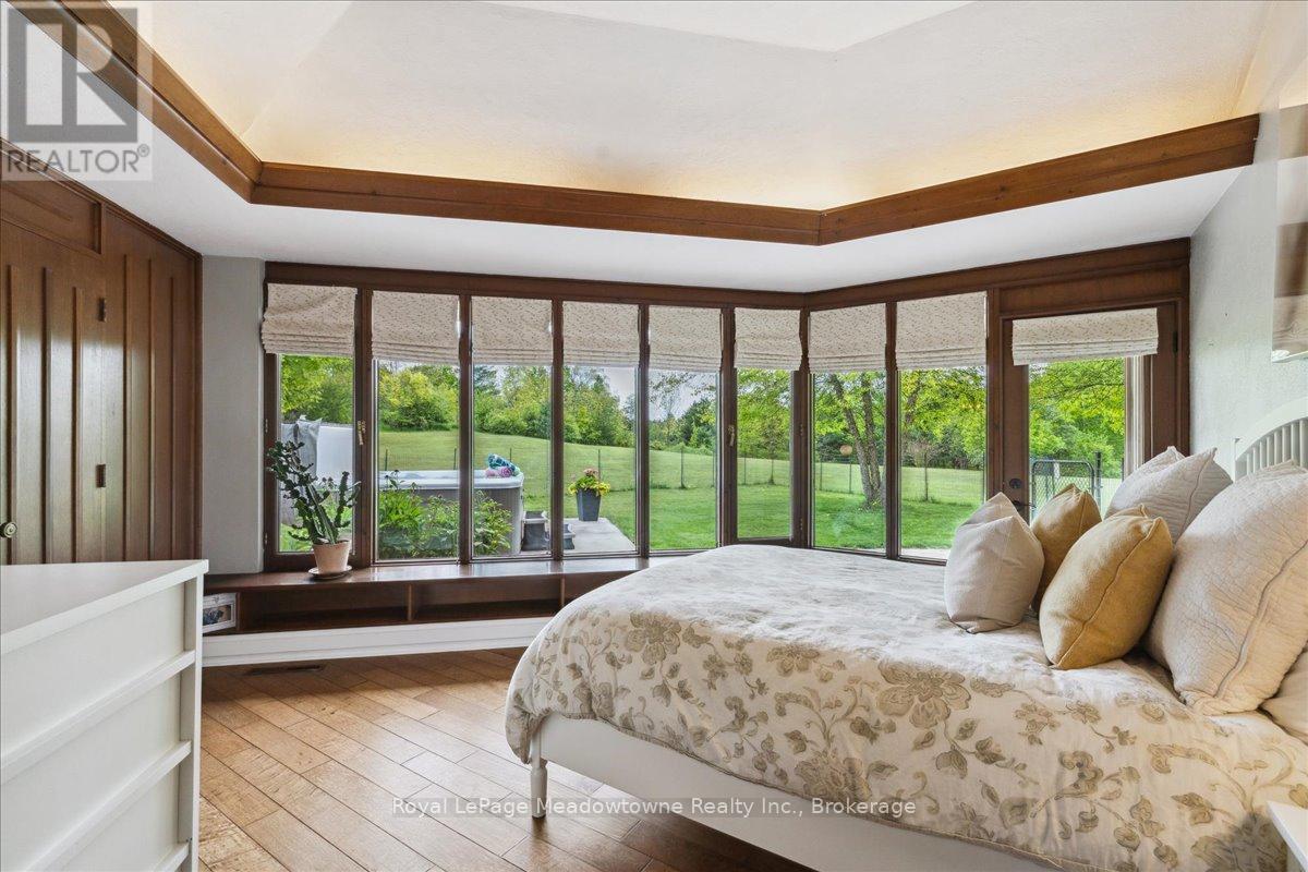 












10632 FIFTH LINE

,
Milton (NA Rural Nassagaweya),




Ontario
N0B2K0

