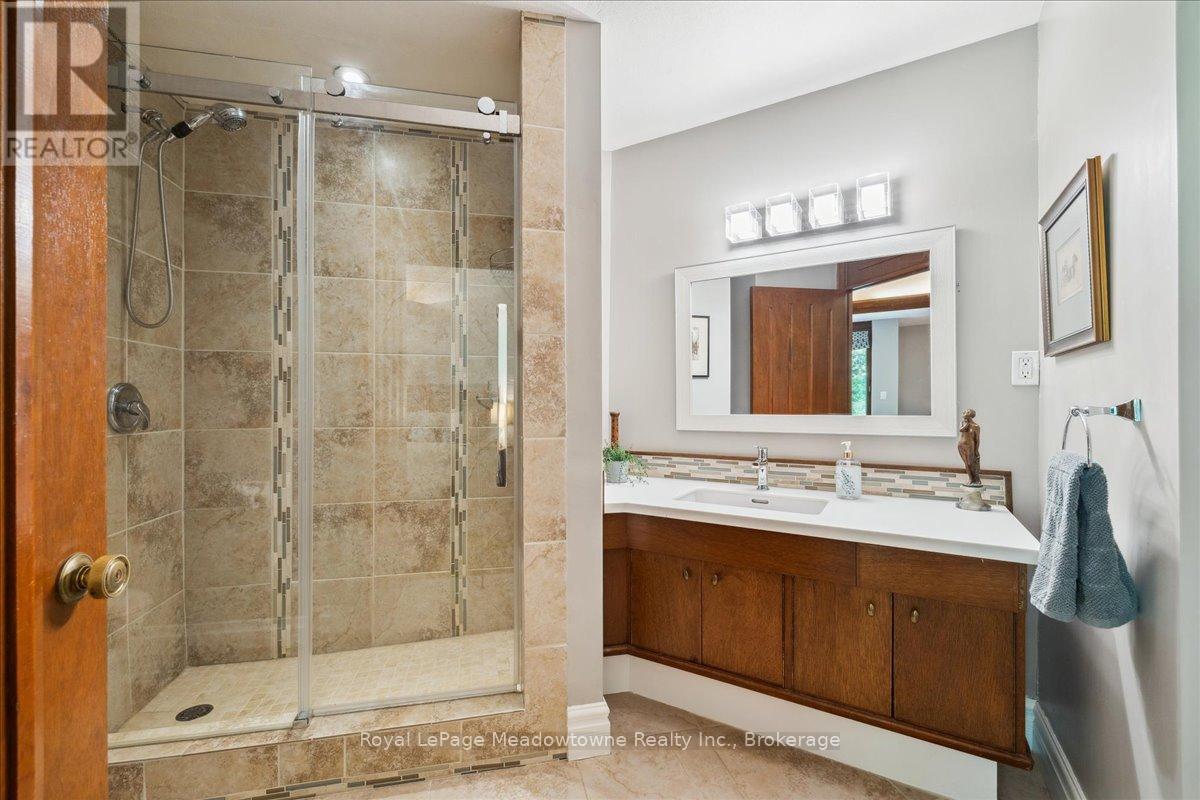 












10632 FIFTH LINE

,
Milton (NA Rural Nassagaweya),




Ontario
N0B2K0

