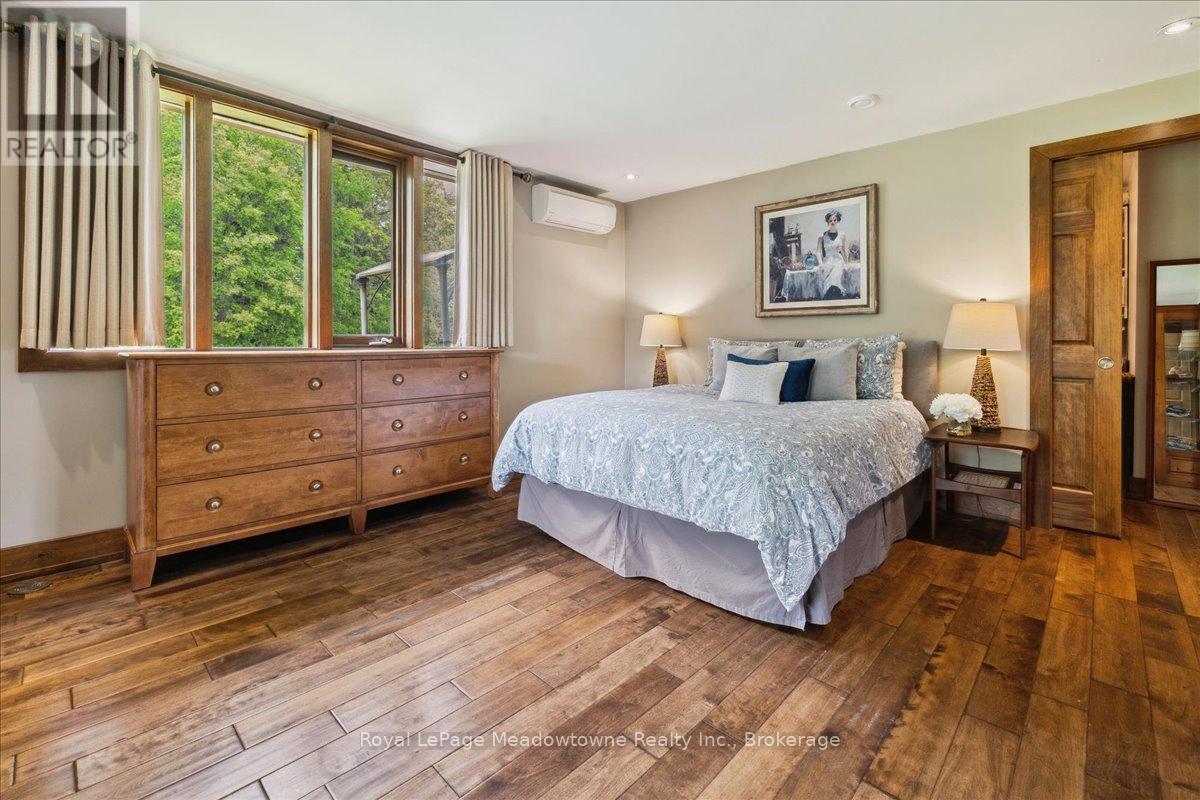 












10632 FIFTH LINE

,
Milton (NA Rural Nassagaweya),




Ontario
N0B2K0

