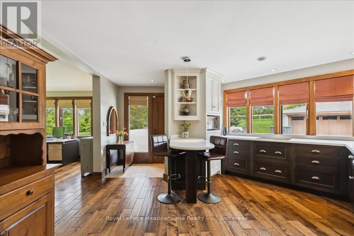 












10632 FIFTH LINE

,
Milton (NA Rural Nassagaweya),




Ontario
N0B2K0

