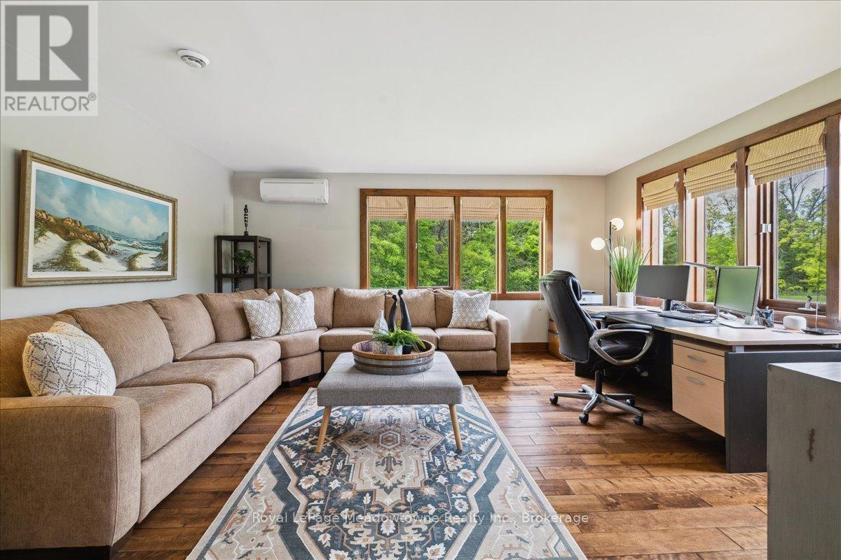 












10632 FIFTH LINE

,
Milton (NA Rural Nassagaweya),




Ontario
N0B2K0

