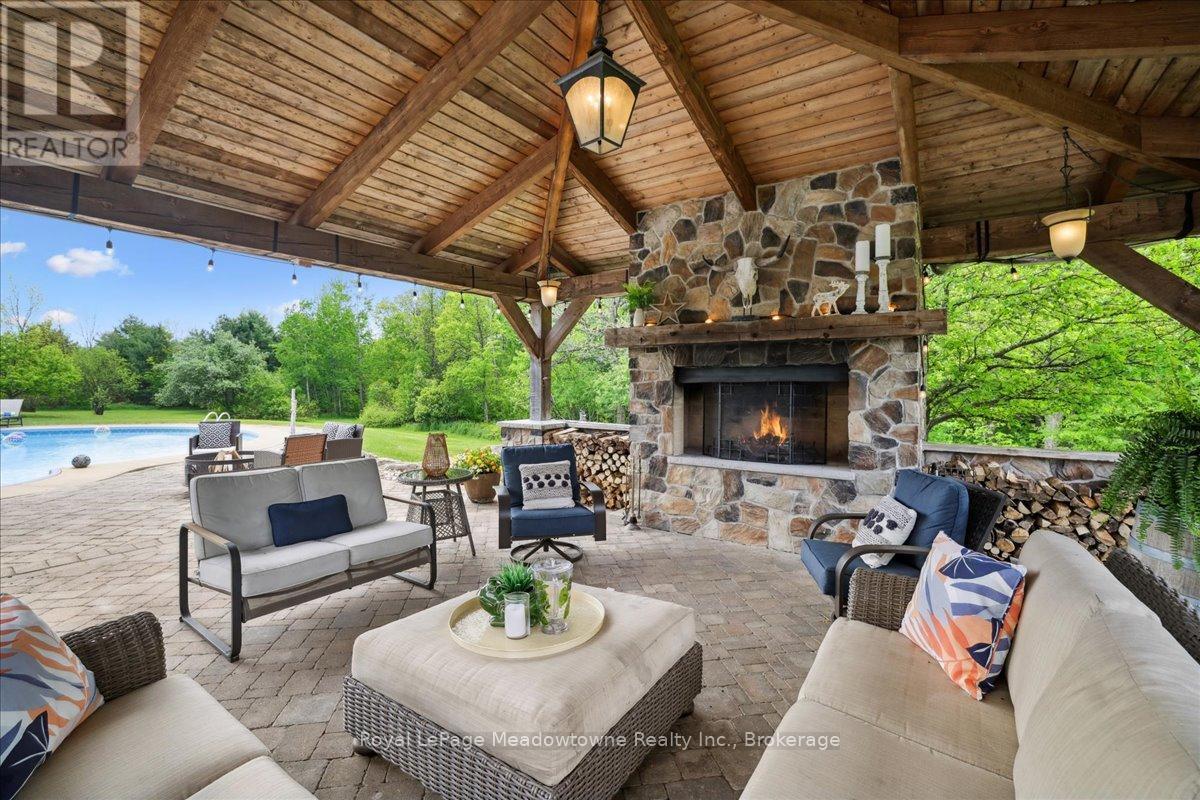 












10632 FIFTH LINE

,
Milton (NA Rural Nassagaweya),




Ontario
N0B2K0

