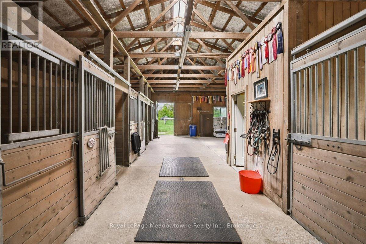 












10632 FIFTH LINE

,
Milton (NA Rural Nassagaweya),




Ontario
N0B2K0

