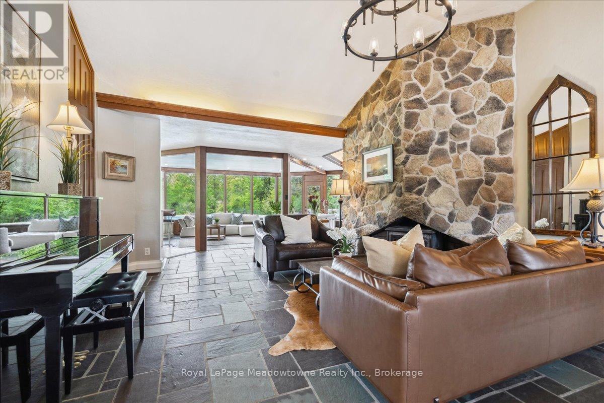 












10632 FIFTH LINE

,
Milton (NA Rural Nassagaweya),




Ontario
N0B2K0

