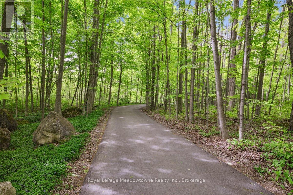 












10632 FIFTH LINE

,
Milton (NA Rural Nassagaweya),




Ontario
N0B2K0

