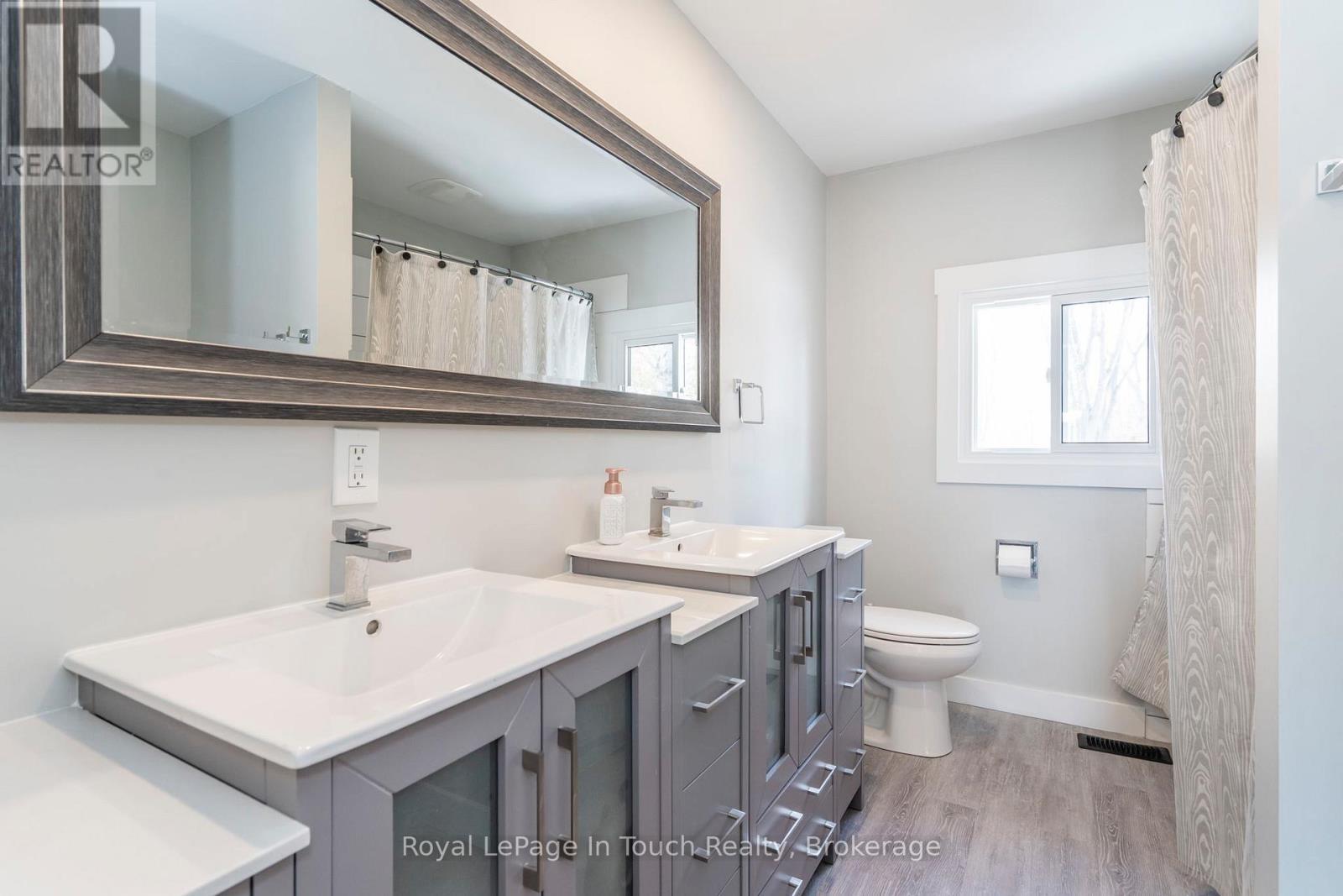 












164 DUCK BAY ROAD

,
Tay (Waubaushene),




Ontario
L0K2C0

