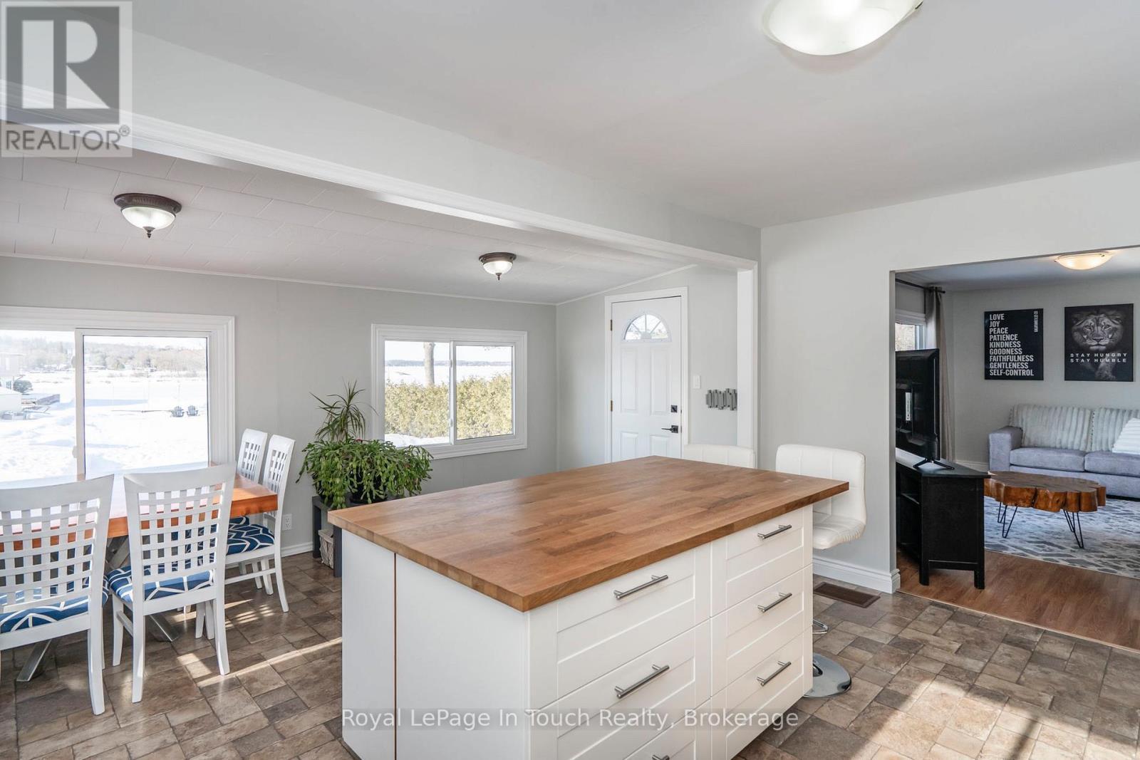 












164 DUCK BAY ROAD

,
Tay (Waubaushene),




Ontario
L0K2C0

