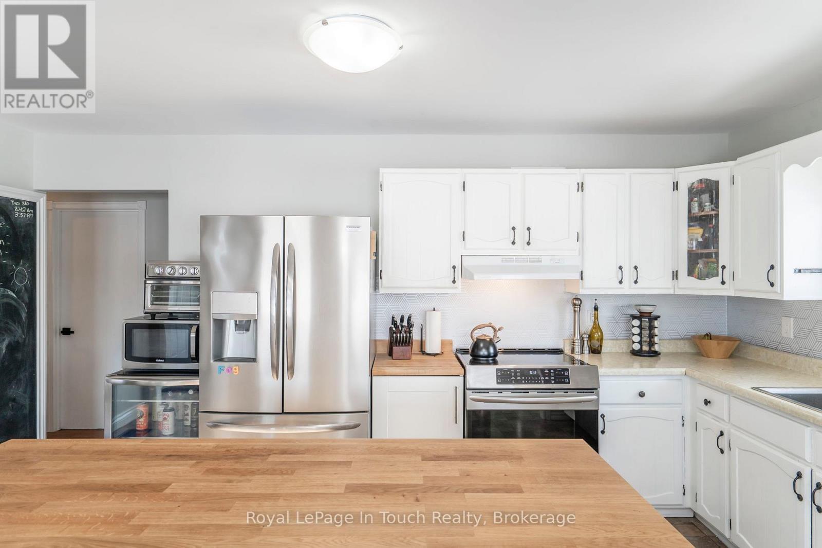 












164 DUCK BAY ROAD

,
Tay (Waubaushene),




Ontario
L0K2C0

