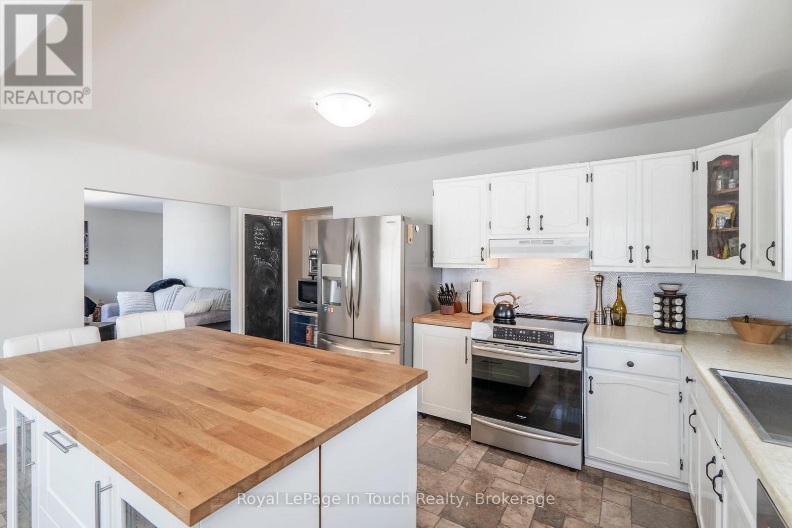 












164 DUCK BAY ROAD

,
Tay (Waubaushene),




Ontario
L0K2C0

