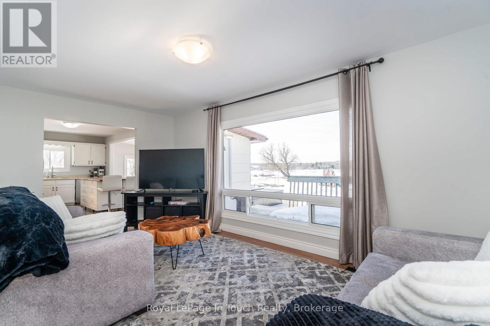 












164 DUCK BAY ROAD

,
Tay (Waubaushene),




Ontario
L0K2C0

