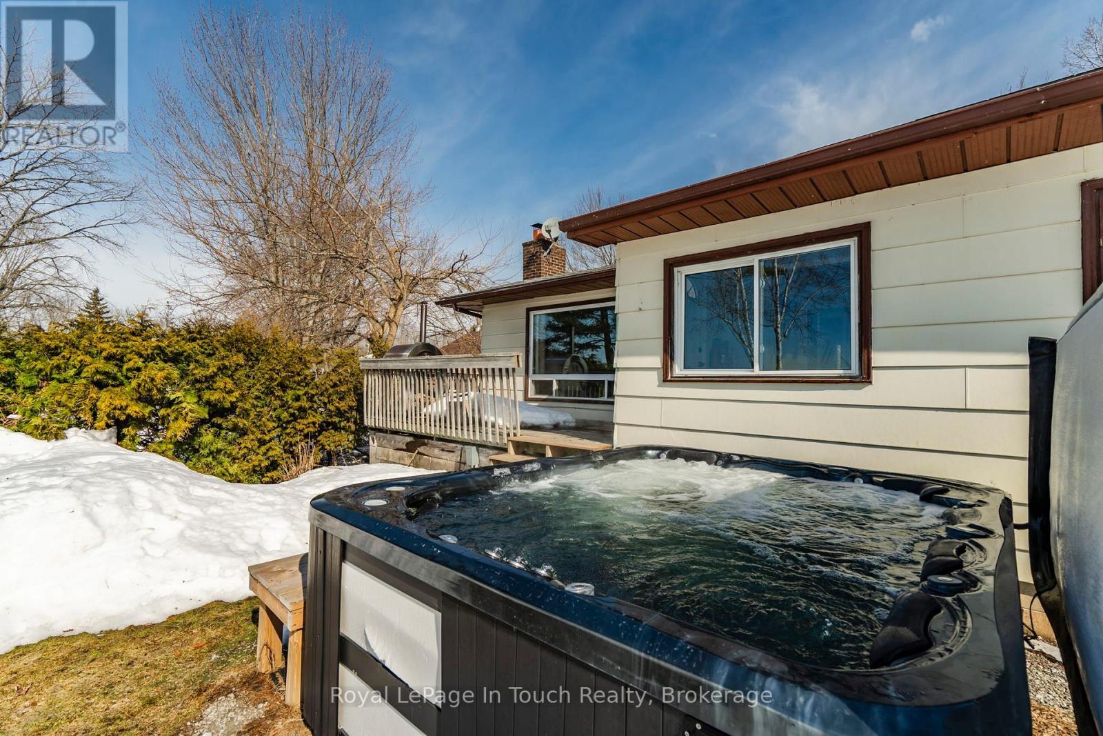 












164 DUCK BAY ROAD

,
Tay (Waubaushene),




Ontario
L0K2C0

