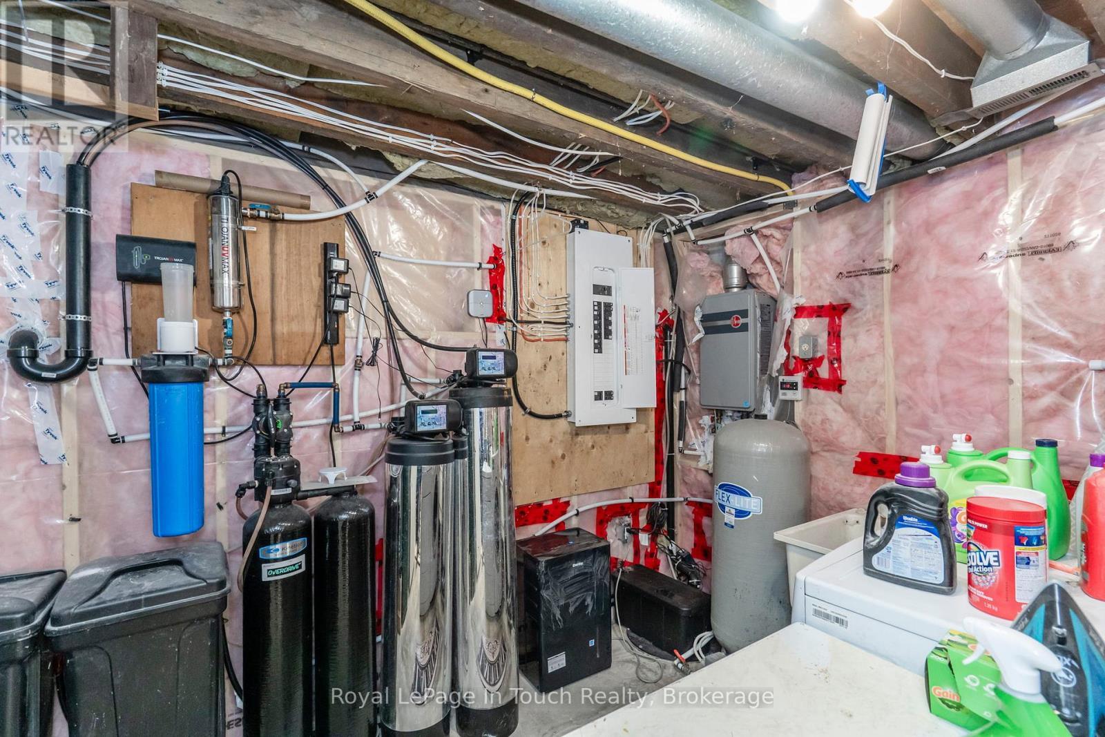 












164 DUCK BAY ROAD

,
Tay (Waubaushene),




Ontario
L0K2C0

