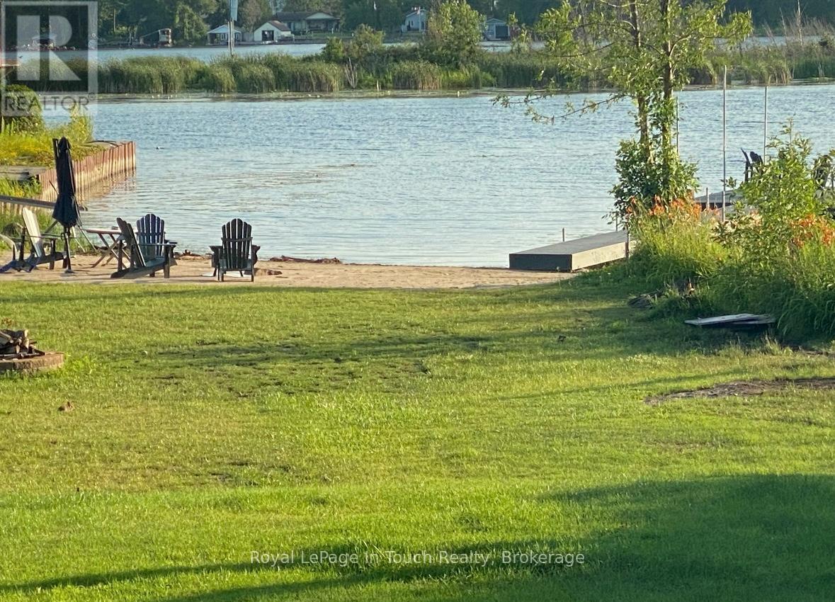 












164 DUCK BAY ROAD

,
Tay (Waubaushene),




Ontario
L0K2C0

