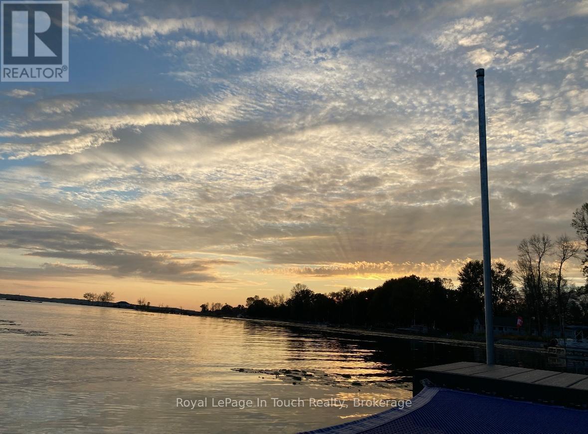 












164 DUCK BAY ROAD

,
Tay (Waubaushene),




Ontario
L0K2C0

