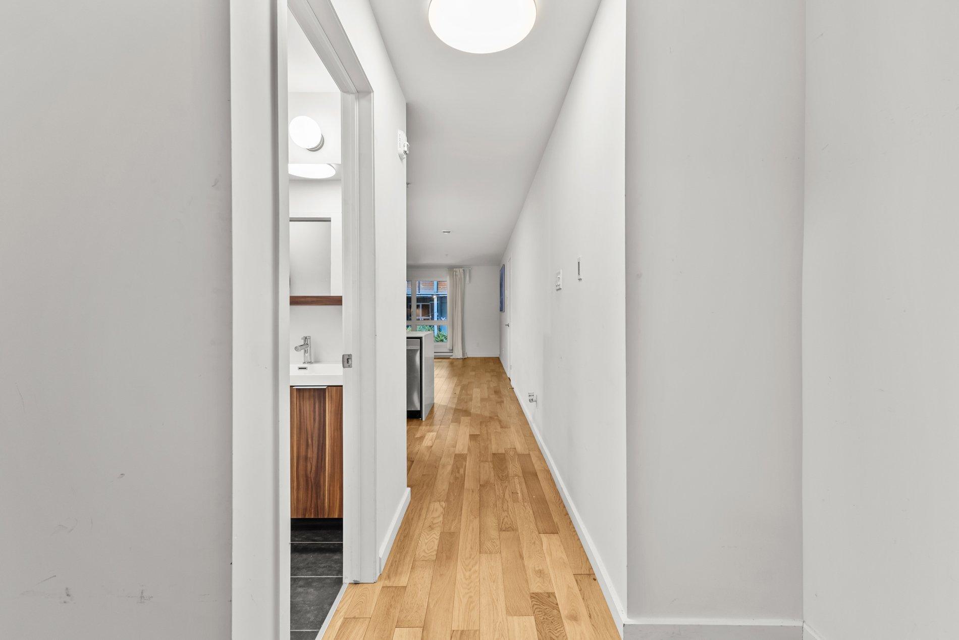 









558


Rue Nicolet

,
Montréal (Mercier/Hochelaga-Maisonneuve),




QC
H1W0C2

