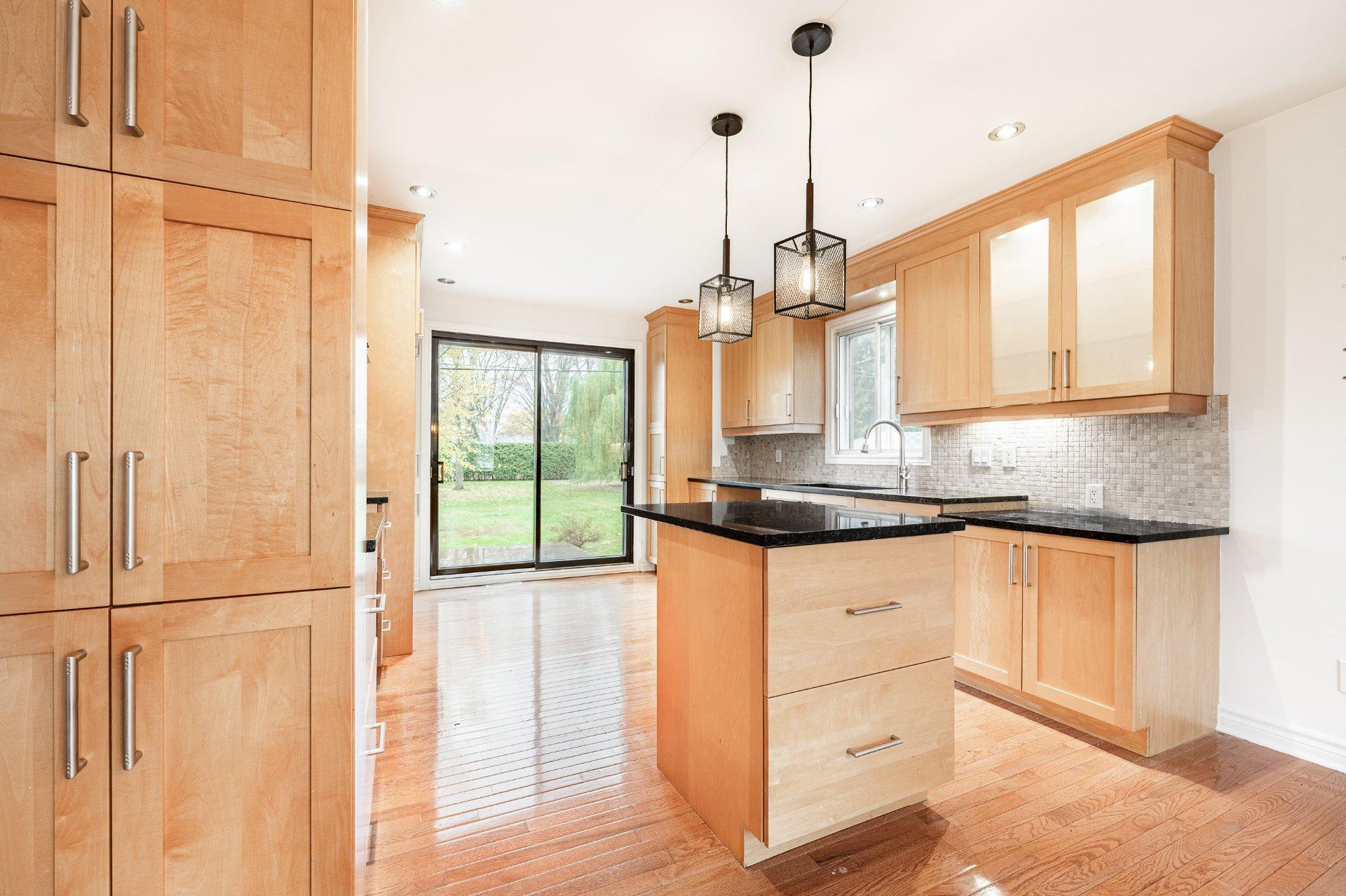 









86


Rue Deslauriers

,
Beloeil,




QC
J3G3E1

