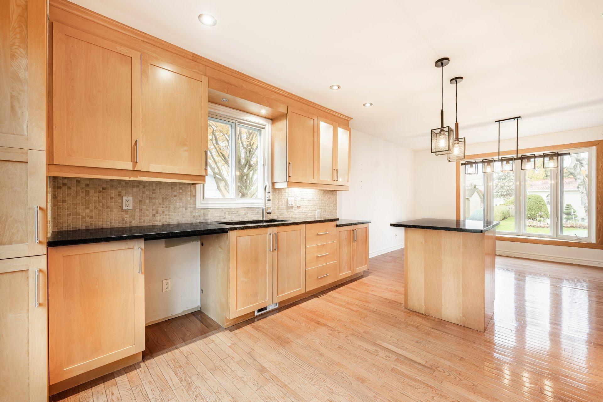 









86


Rue Deslauriers

,
Beloeil,




QC
J3G3E1

