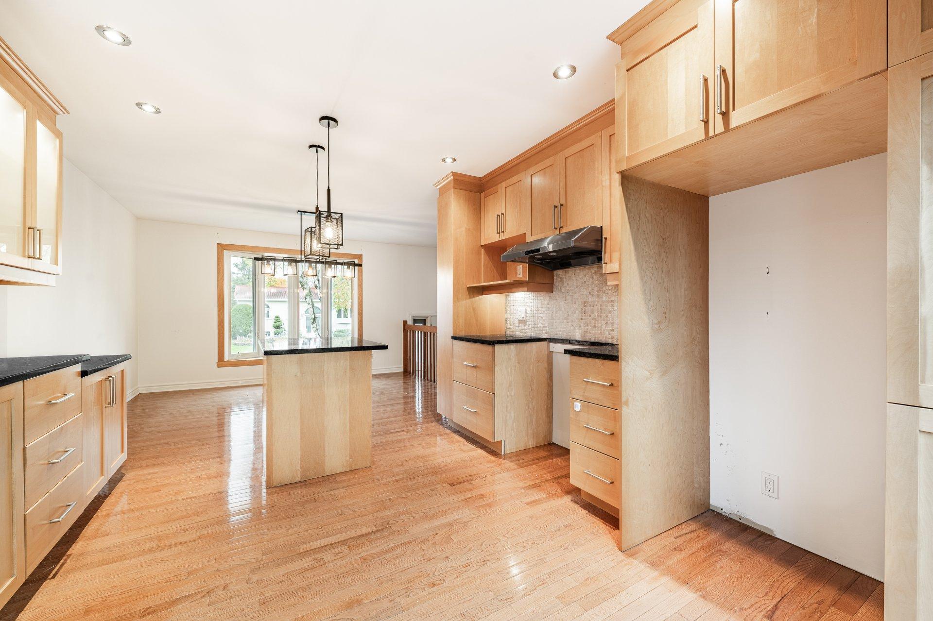 









86


Rue Deslauriers

,
Beloeil,




QC
J3G3E1

