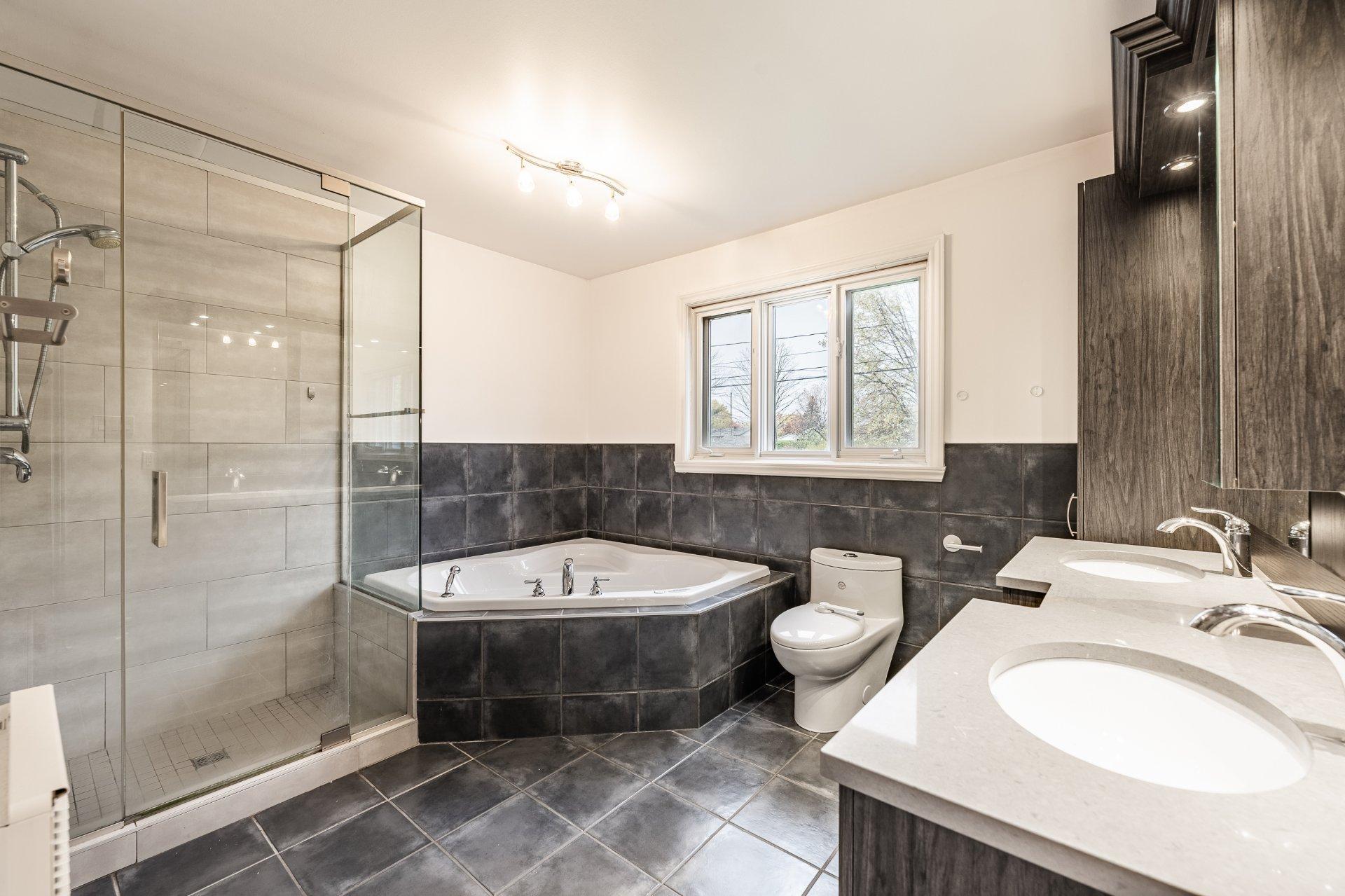 









86


Rue Deslauriers

,
Beloeil,




QC
J3G3E1

