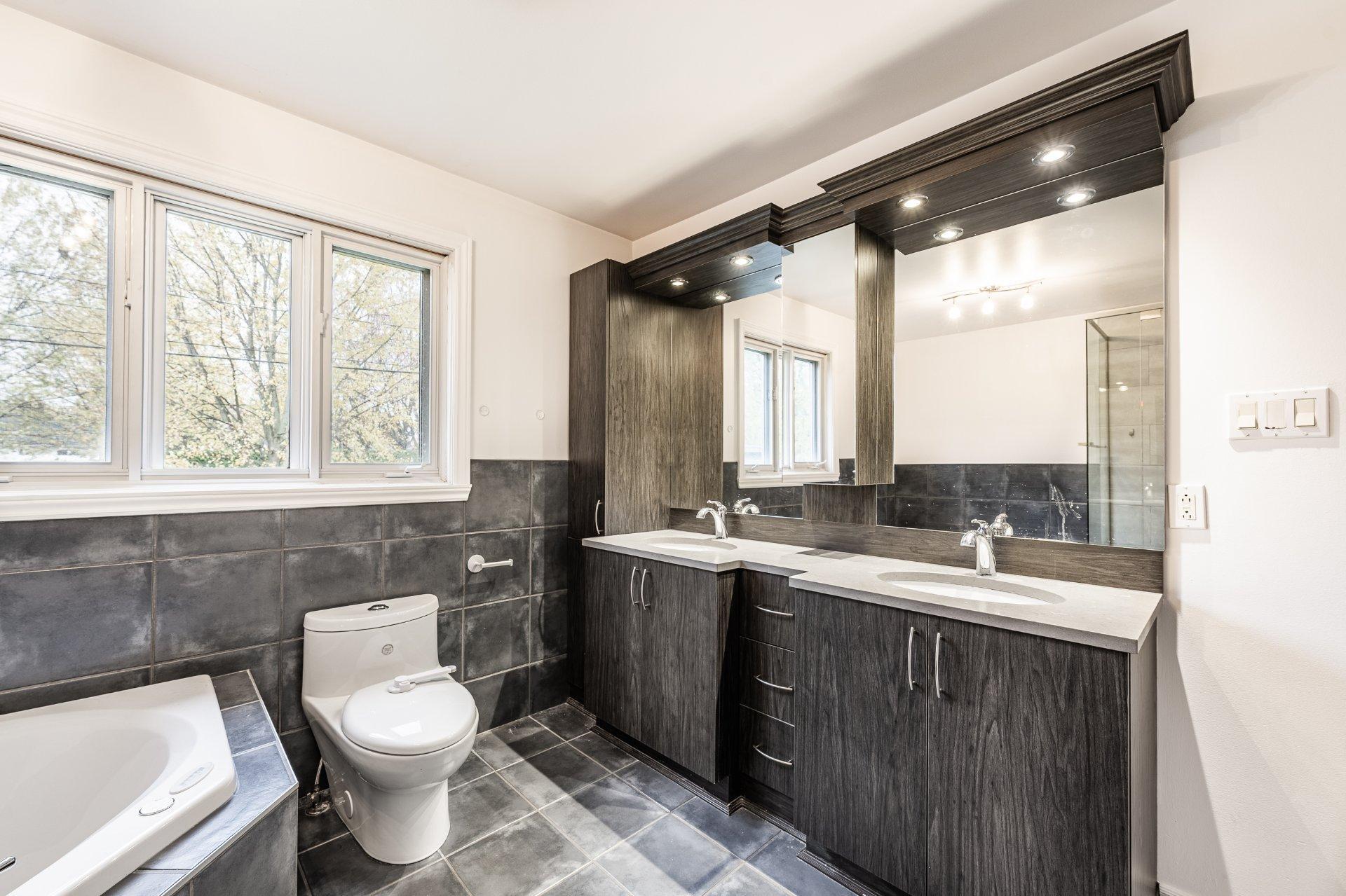 









86


Rue Deslauriers

,
Beloeil,




QC
J3G3E1

