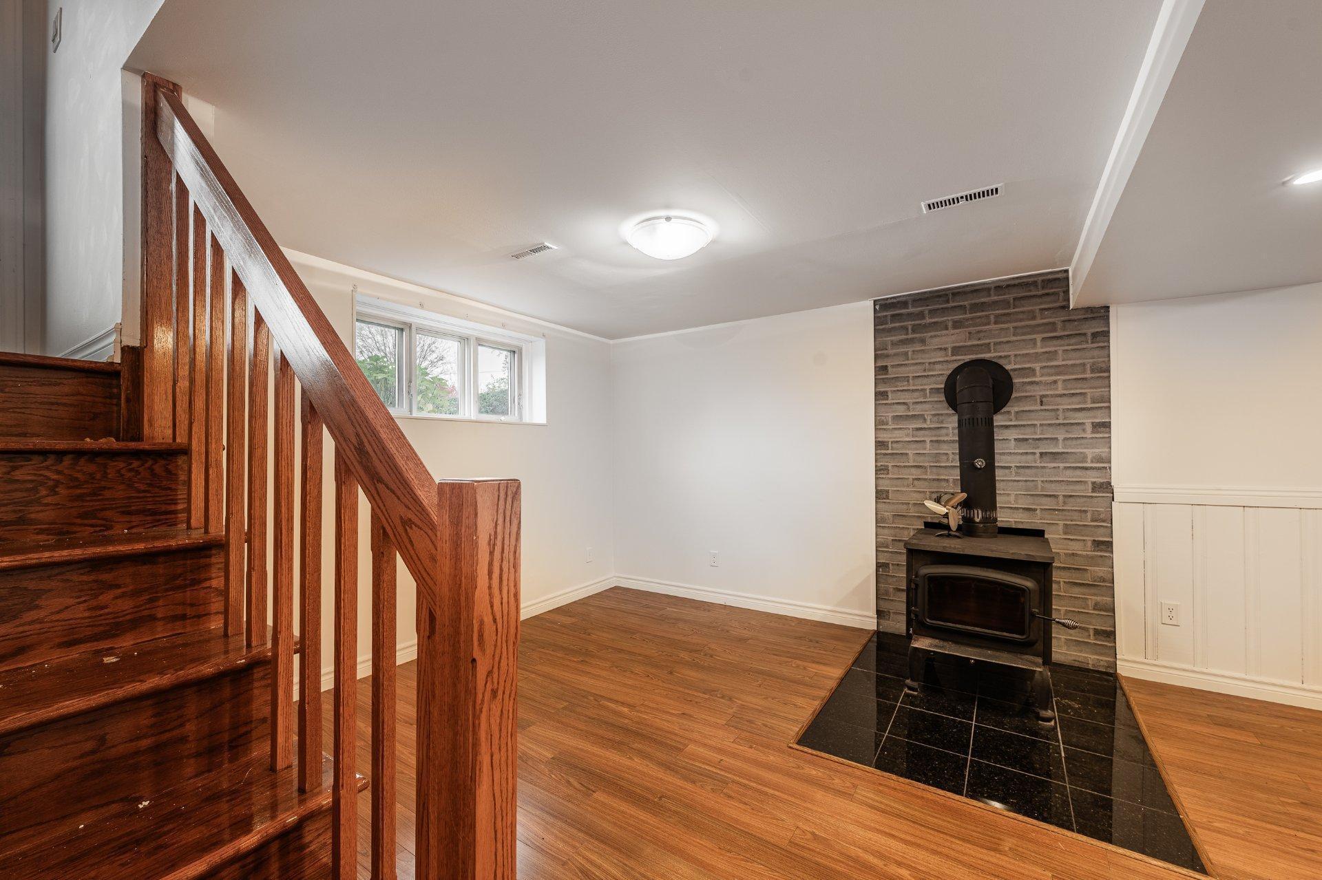 









86


Rue Deslauriers

,
Beloeil,




QC
J3G3E1

