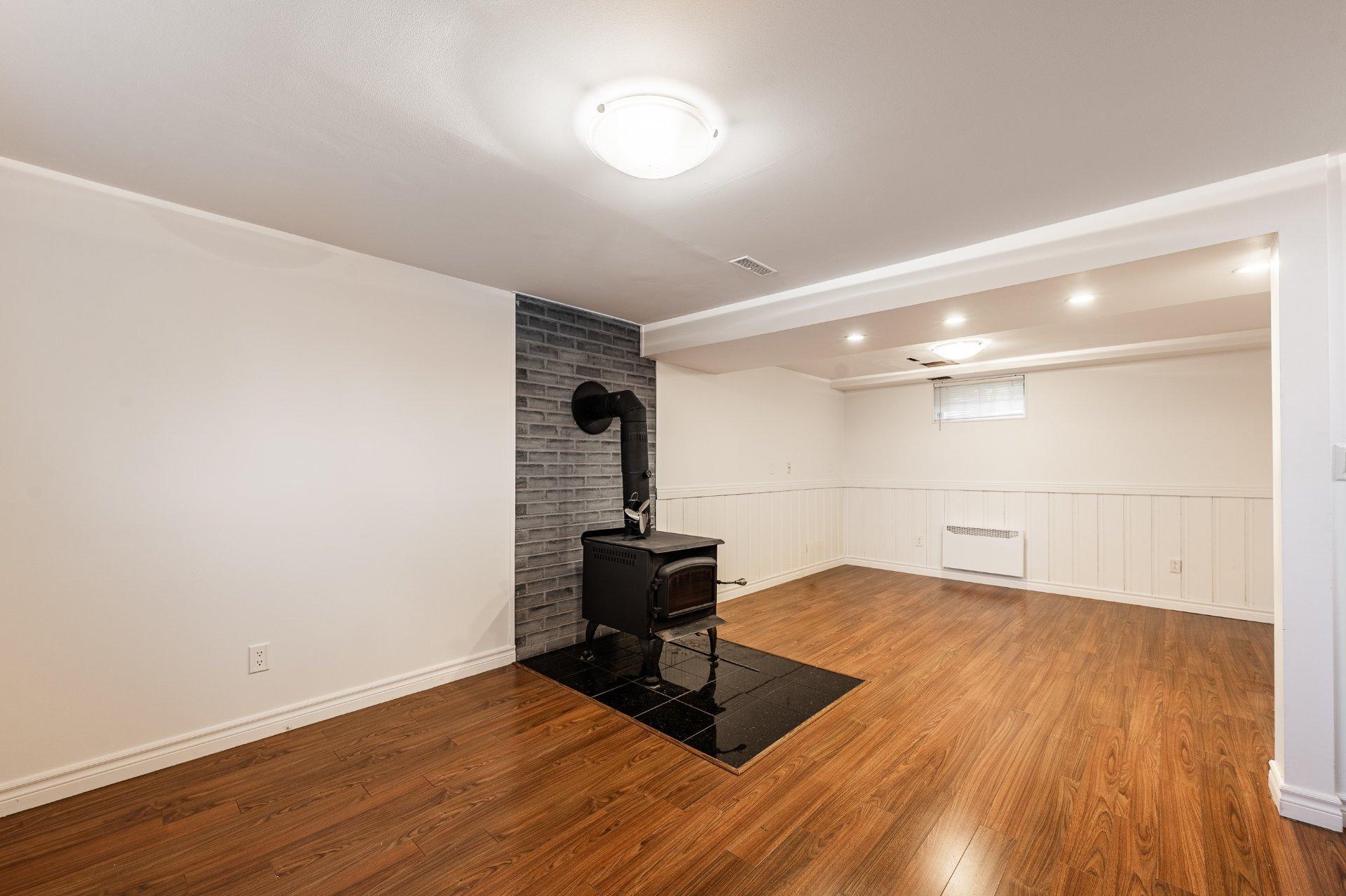 









86


Rue Deslauriers

,
Beloeil,




QC
J3G3E1

