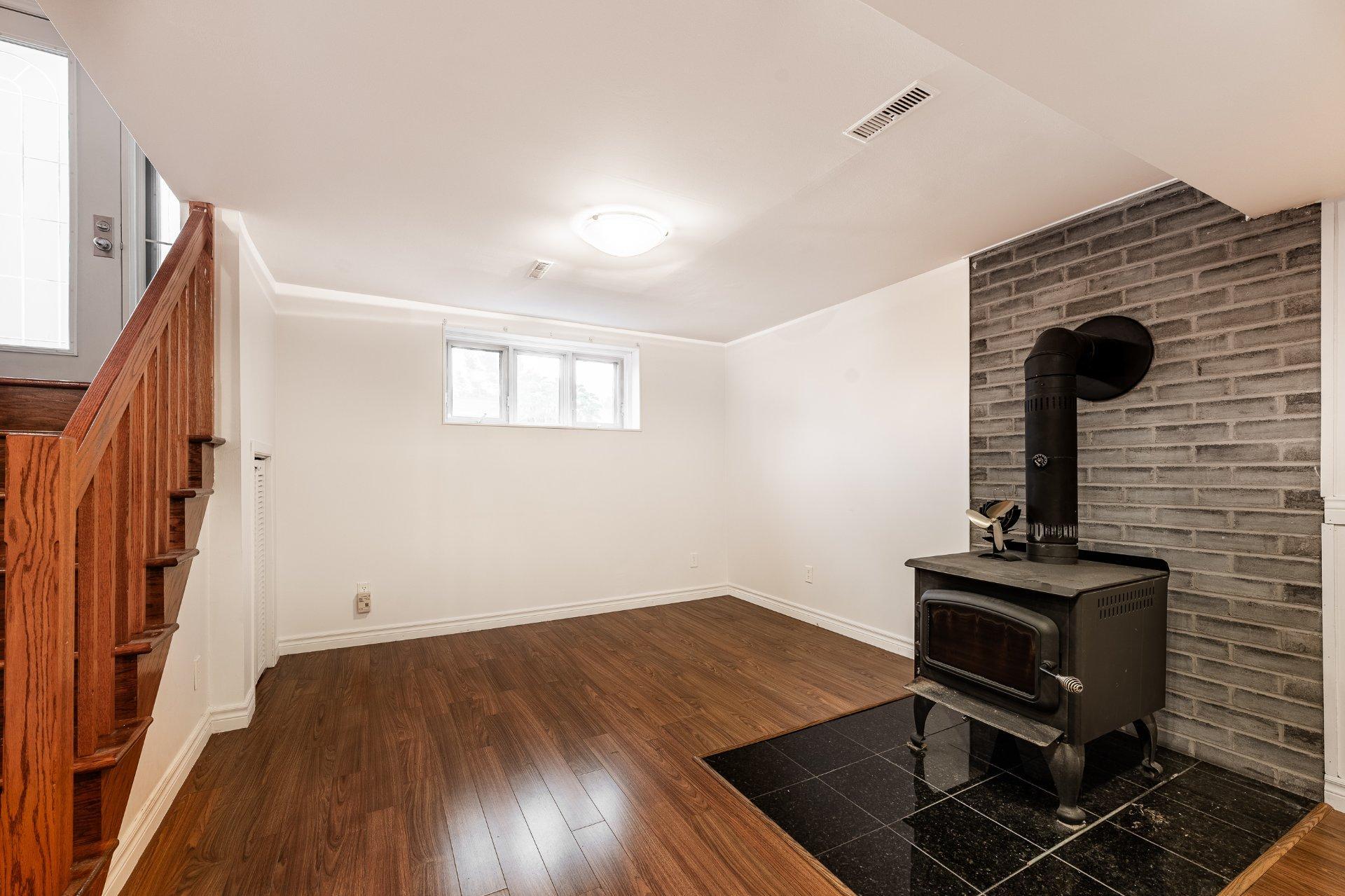 









86


Rue Deslauriers

,
Beloeil,




QC
J3G3E1

