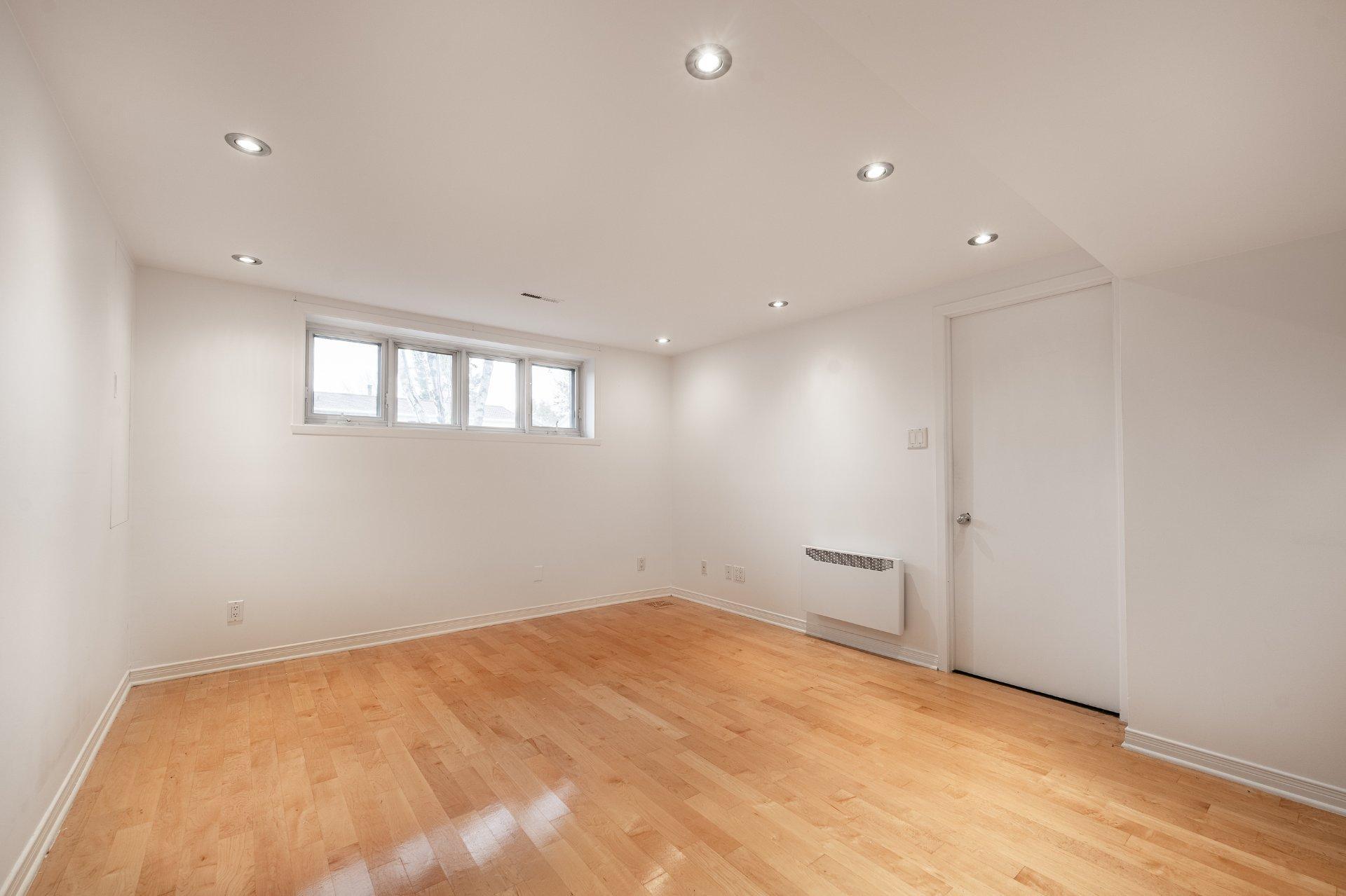 









86


Rue Deslauriers

,
Beloeil,




QC
J3G3E1

