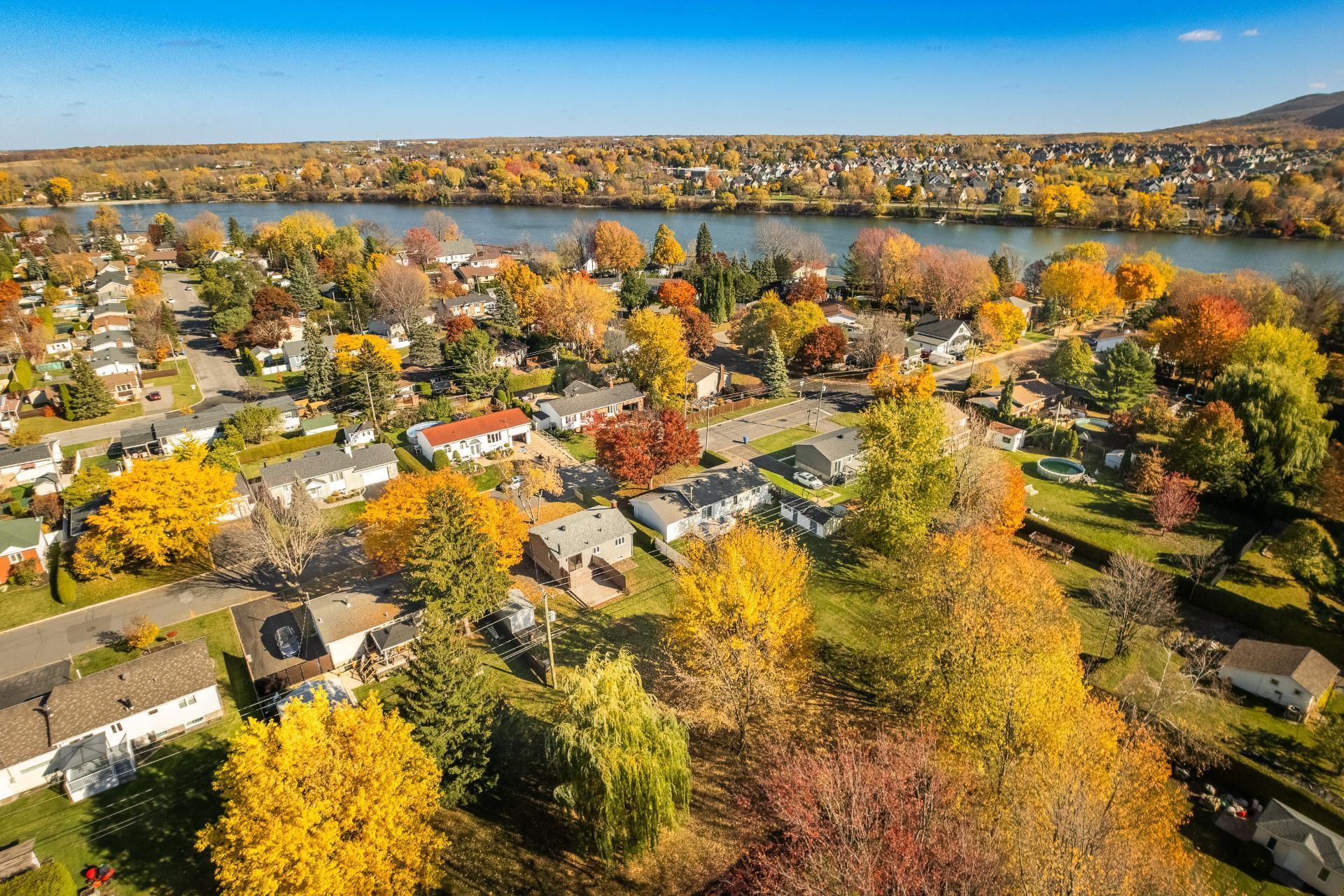 









86


Rue Deslauriers

,
Beloeil,




QC
J3G3E1

