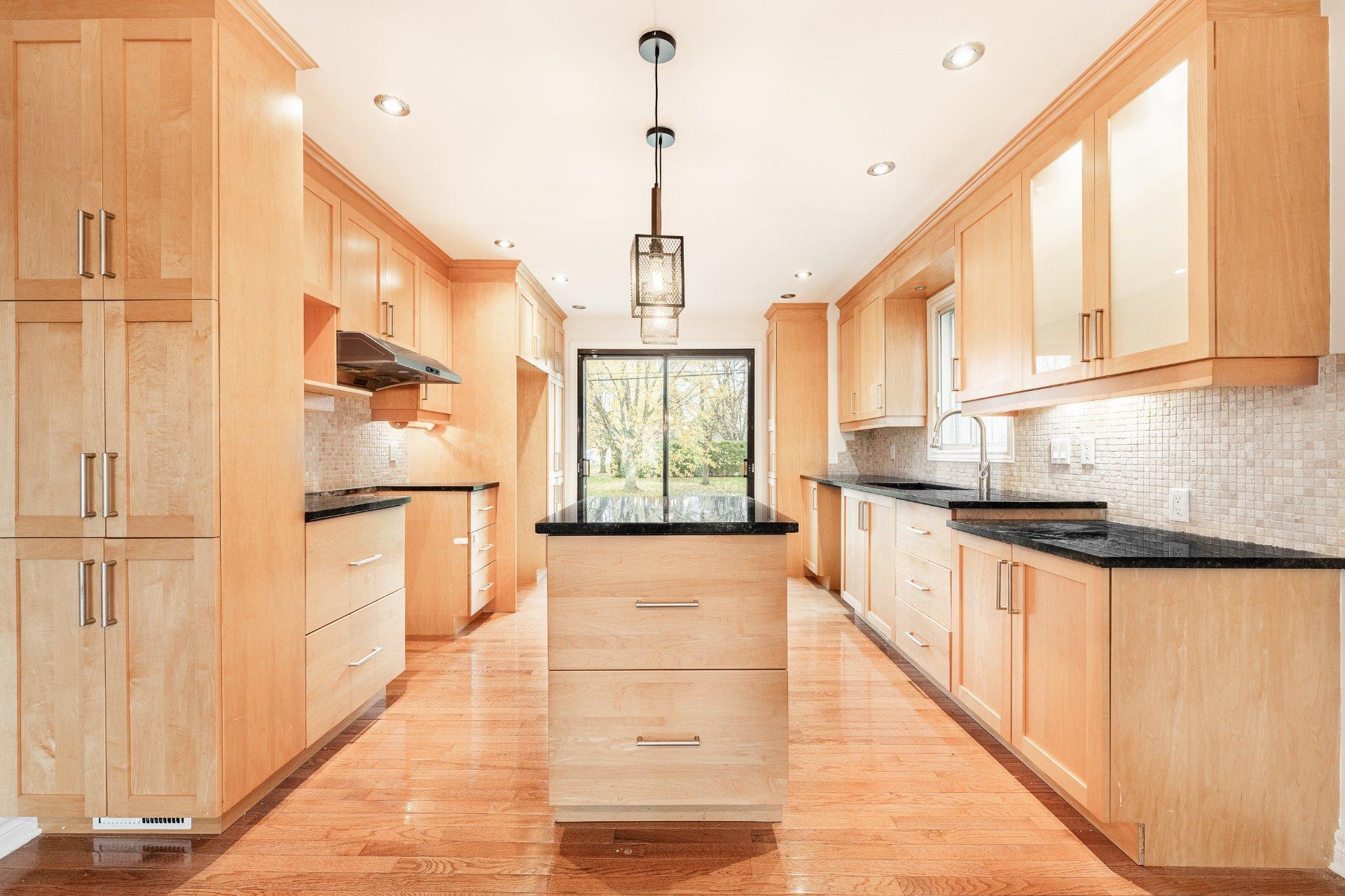 









86


Rue Deslauriers

,
Beloeil,




QC
J3G3E1

