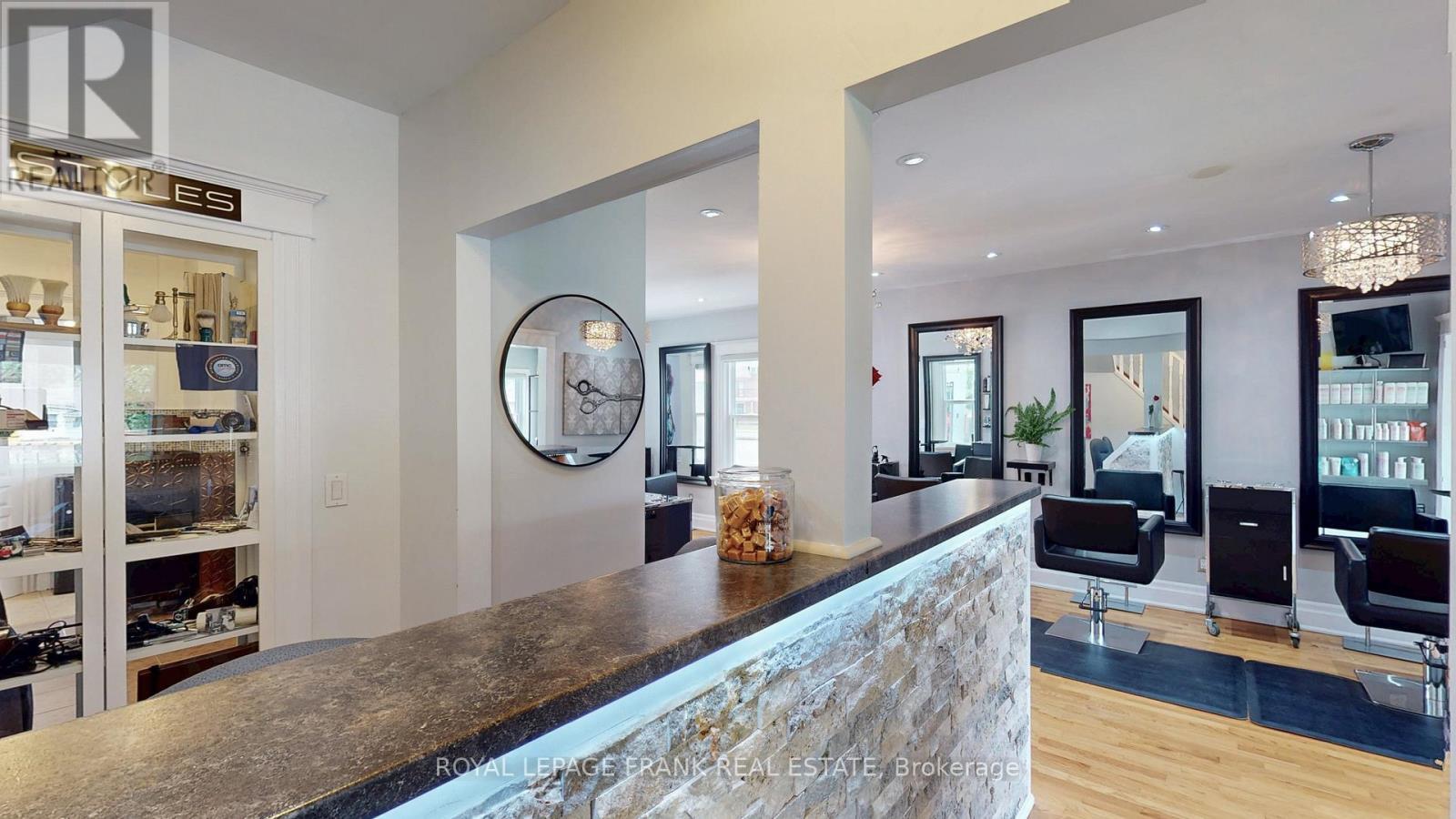 












21 WILBUR AVENUE

,
Scugog (Port Perry),




Ontario
L9L1J4

