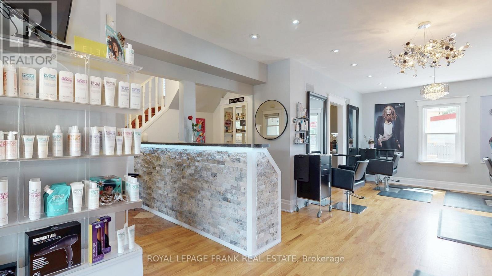 












21 WILBUR AVENUE

,
Scugog (Port Perry),




Ontario
L9L1J4

