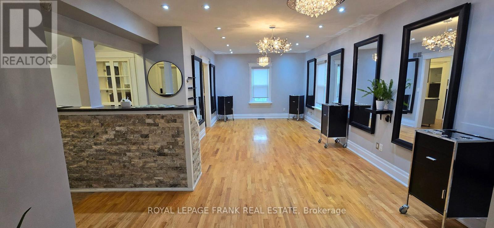 












21 WILBUR AVENUE

,
Scugog (Port Perry),




Ontario
L9L1J4

