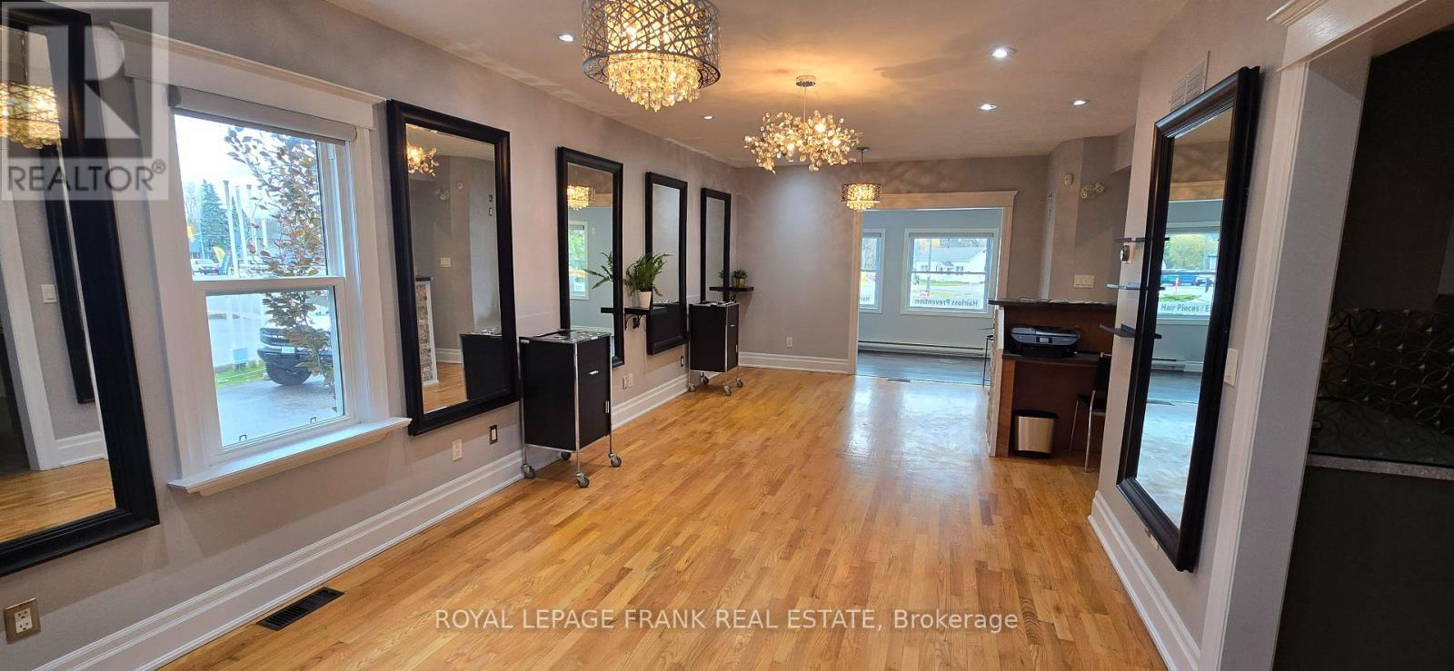 












21 WILBUR AVENUE

,
Scugog (Port Perry),




Ontario
L9L1J4

